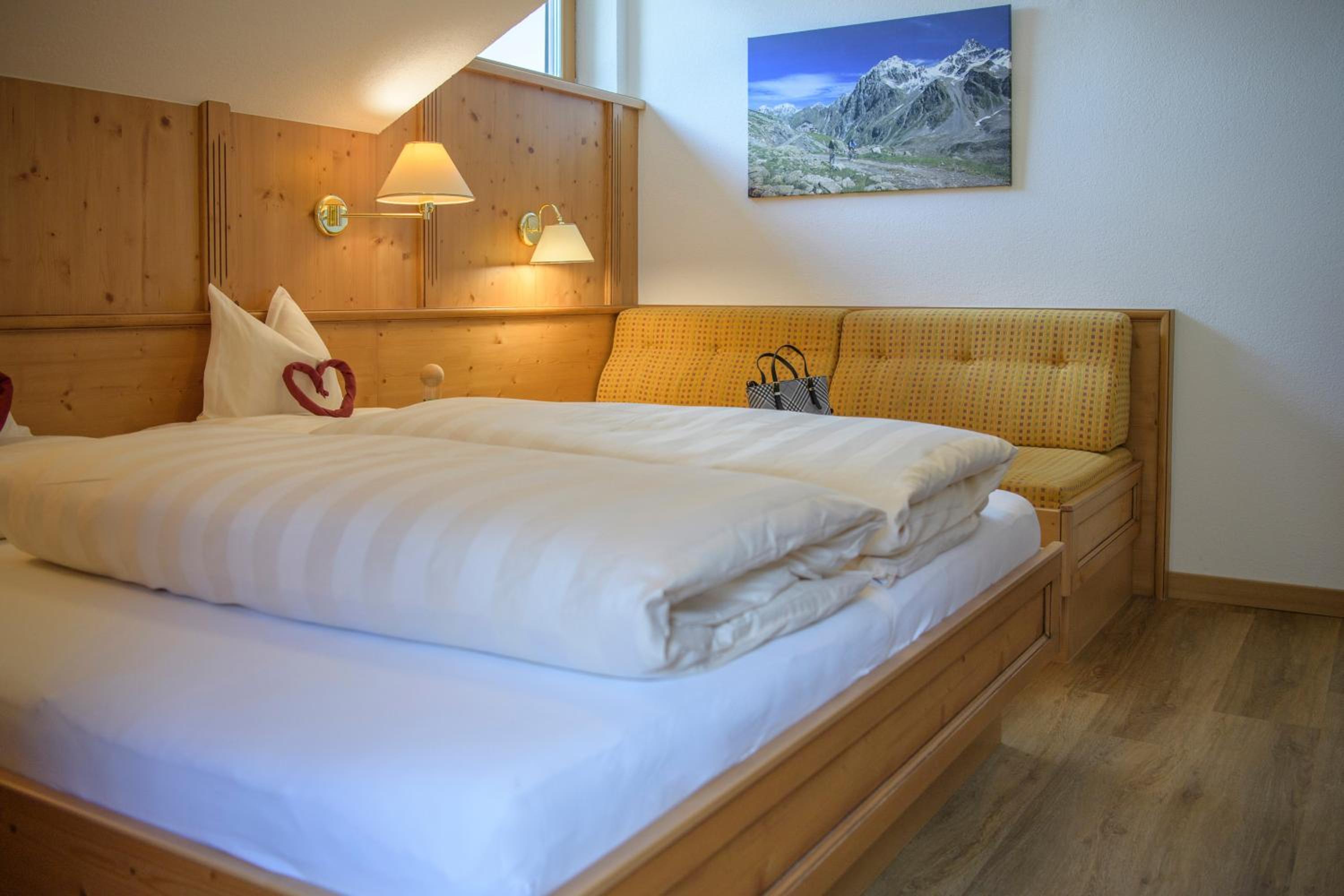 Double or Twin Room - Photo 4