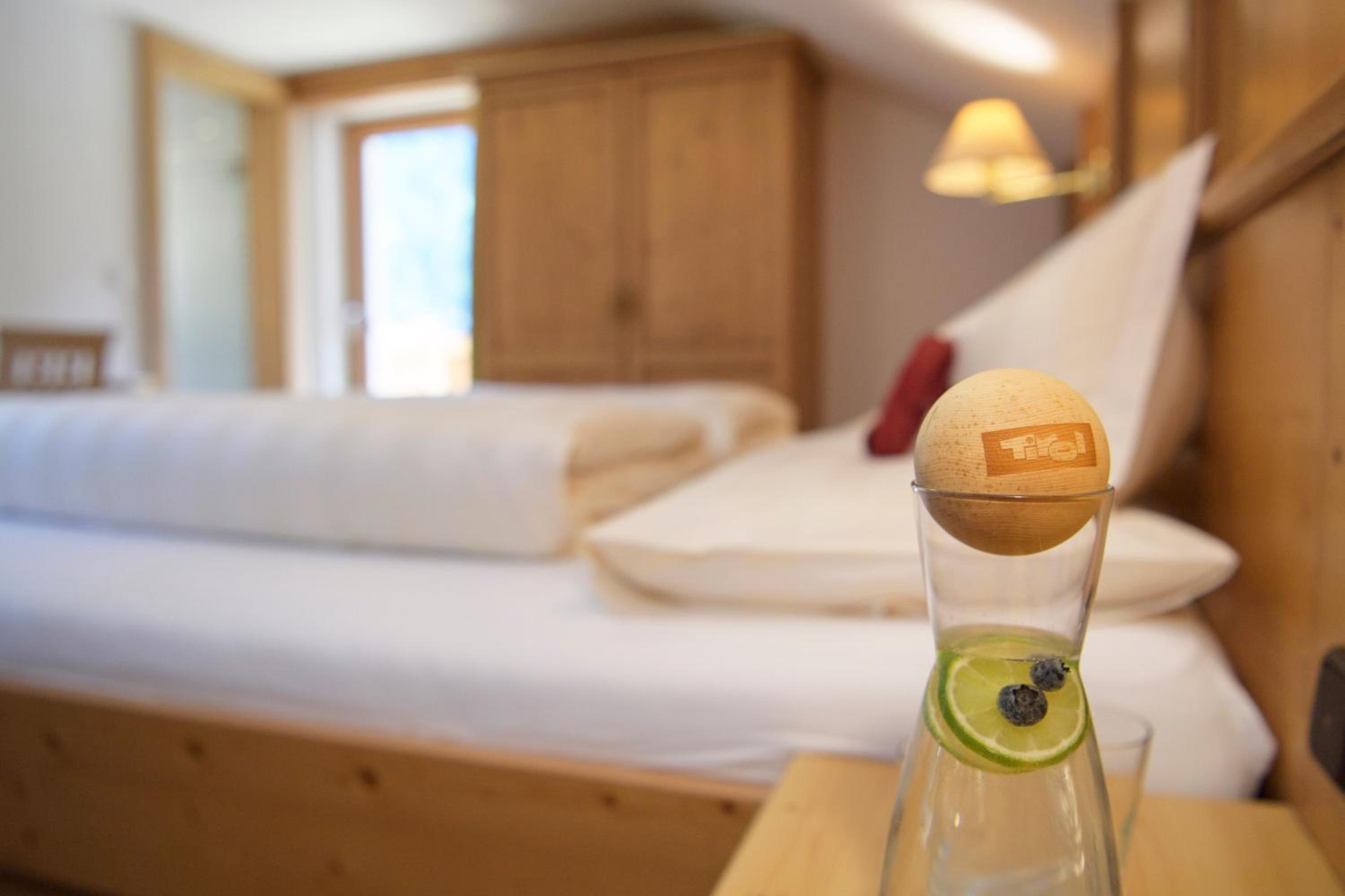 Deluxe Double Room with Balcony - Photo 3