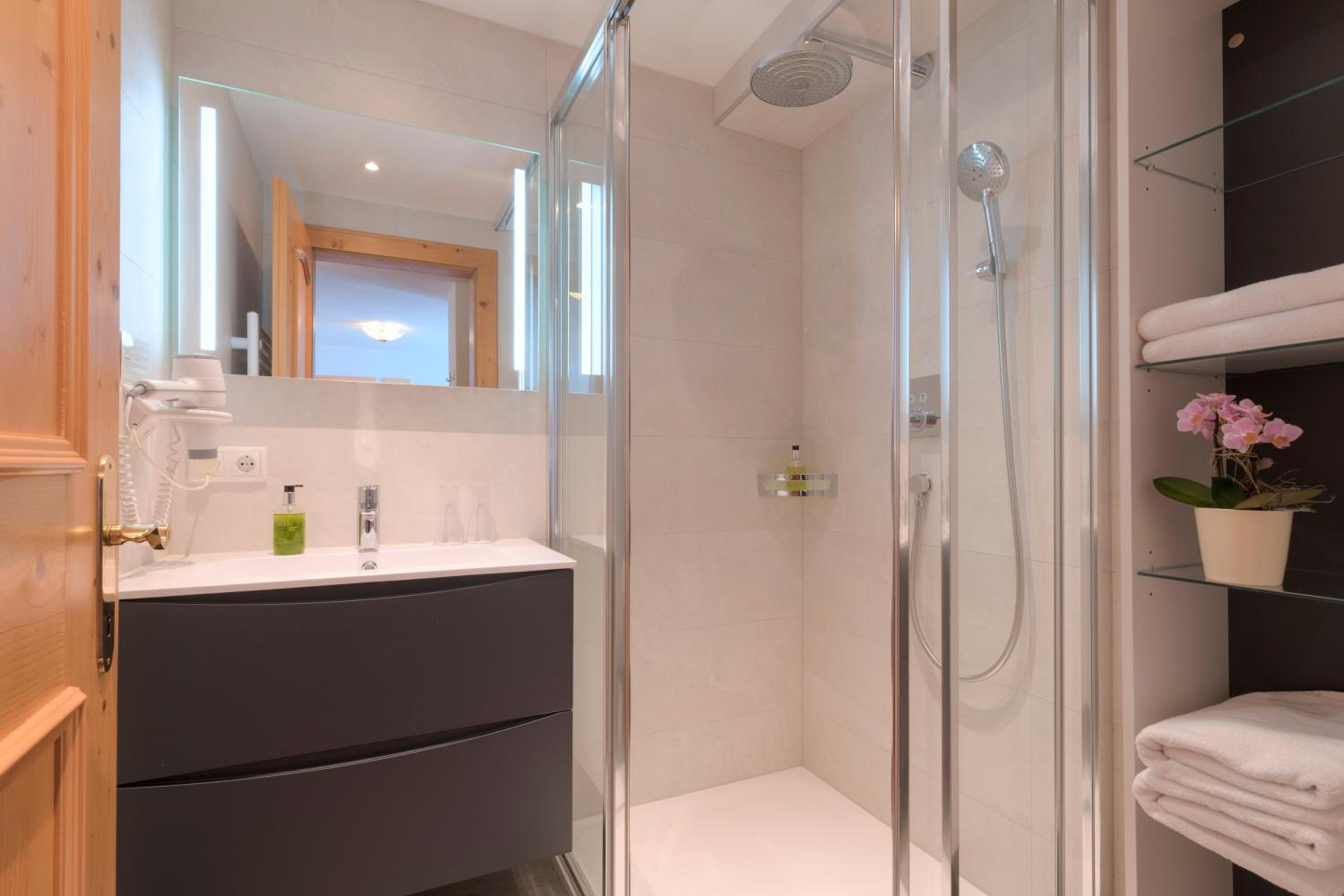 Deluxe Double Room with Balcony - Photo 2