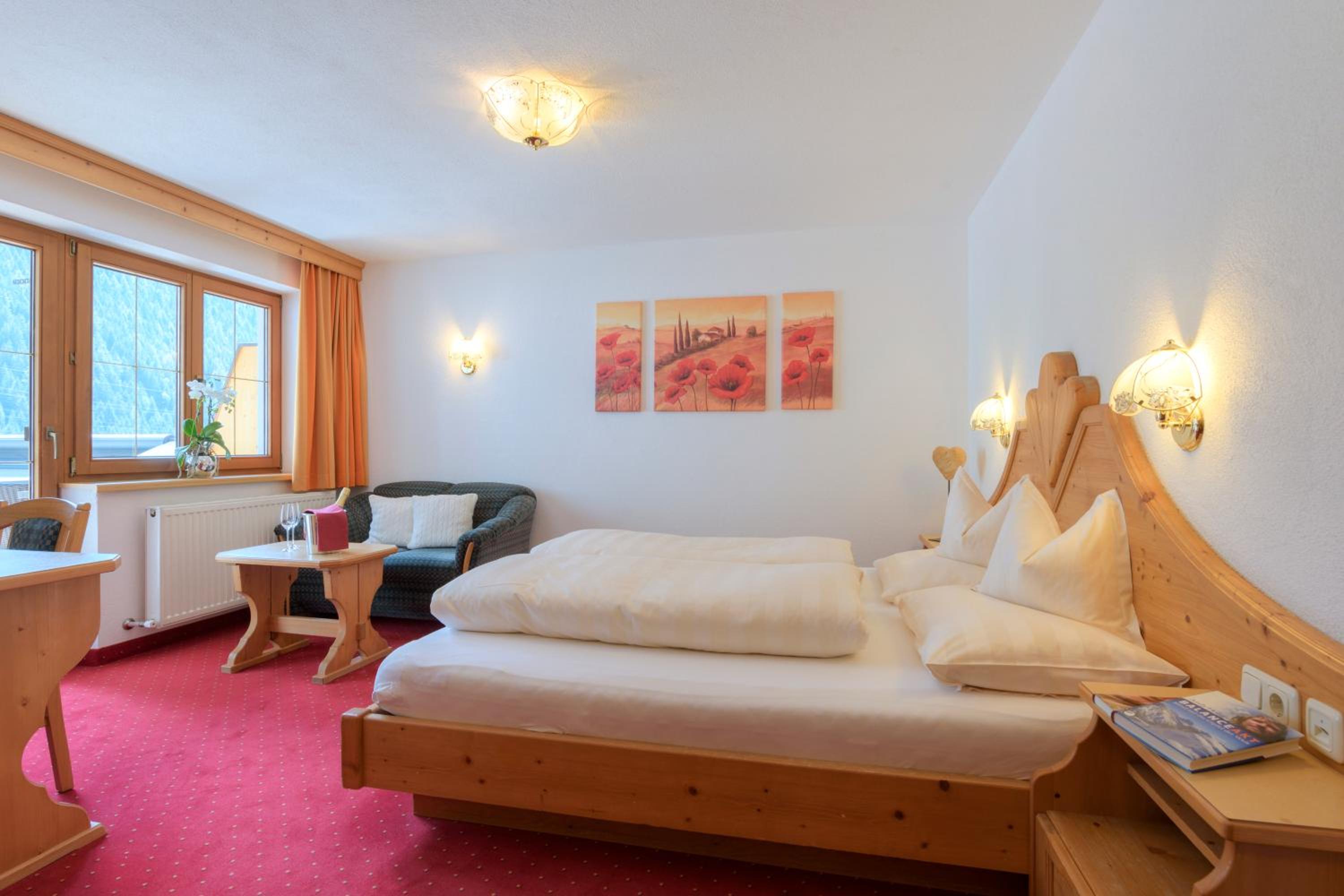 Deluxe Double Room with Balcony - Photo 1