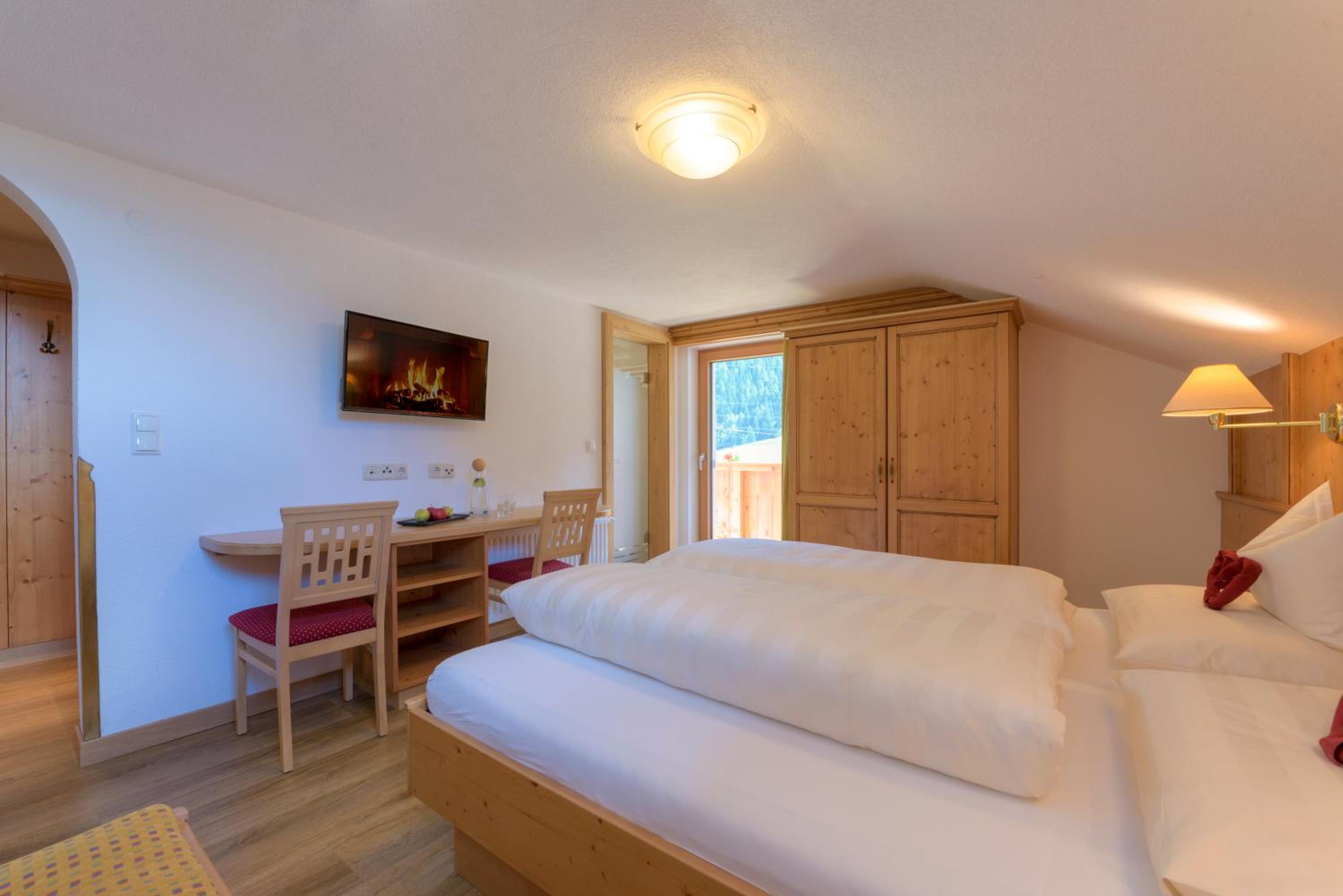 Triple Room with Balcony - Photo 6