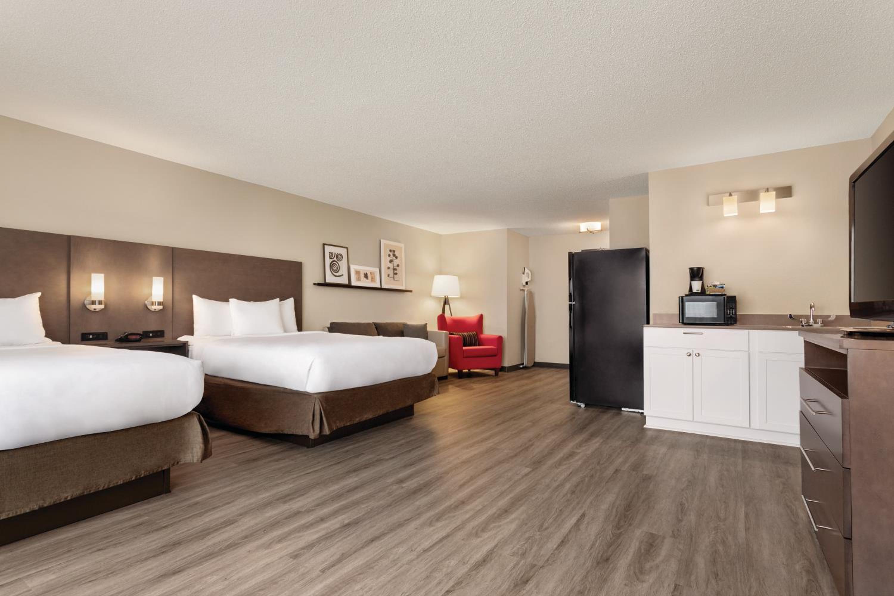 One-Bedroom King Suite with Two King Beds - Non-Smoking photo 1