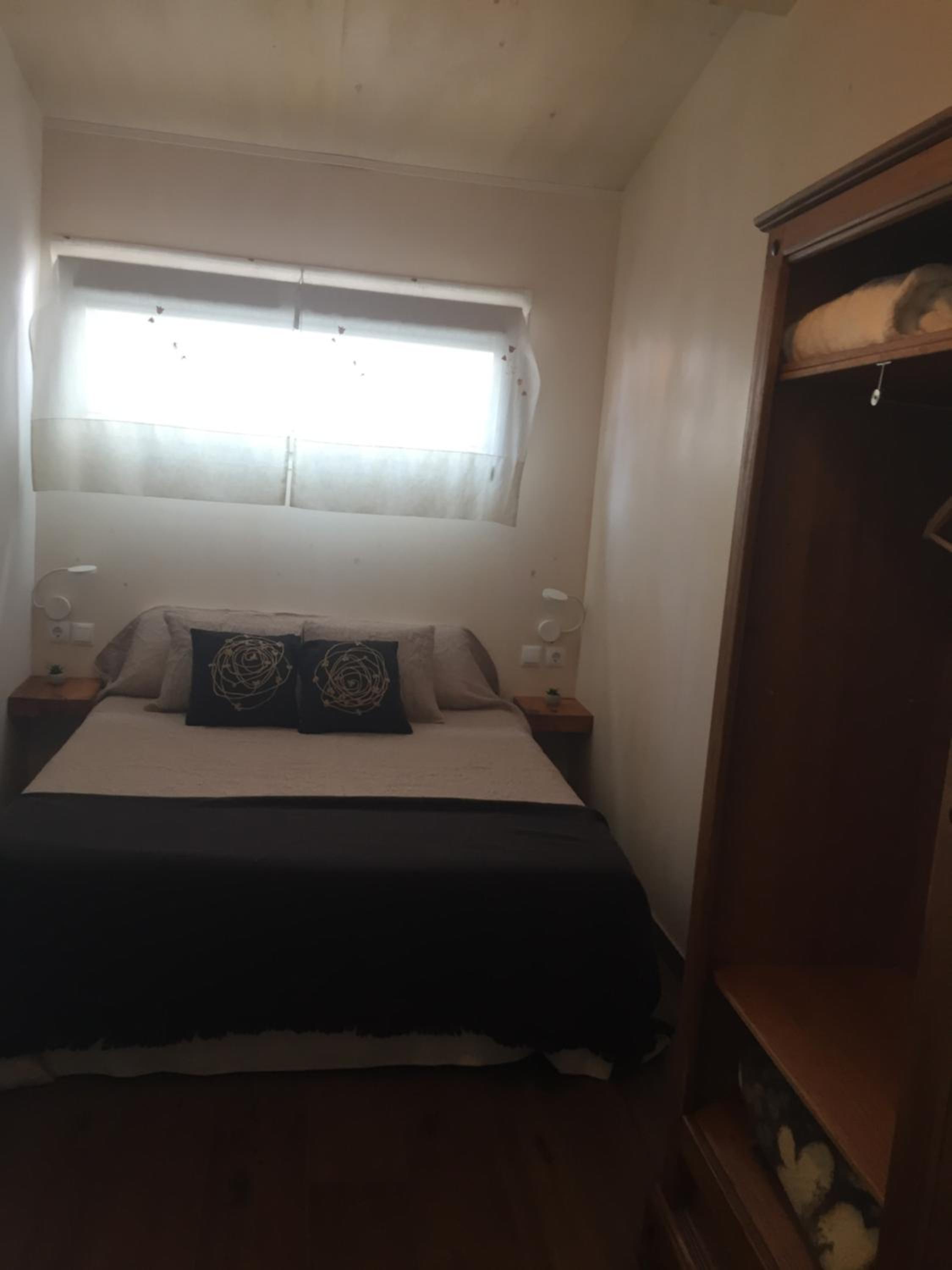 One-Bedroom Bungalow - Photo 2
