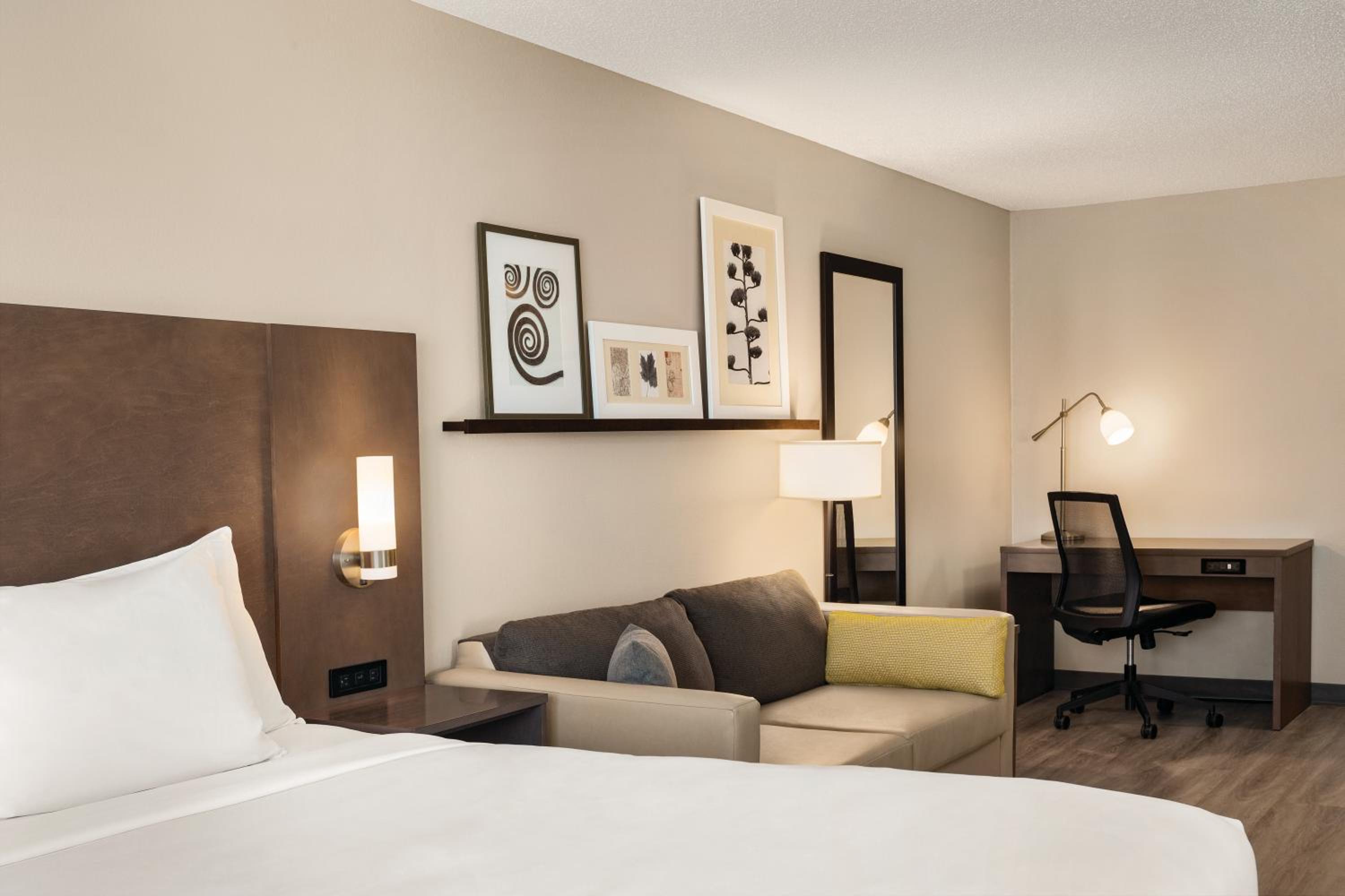 One-Bedroom King Suite with Two King Beds - Non-Smoking photo 2