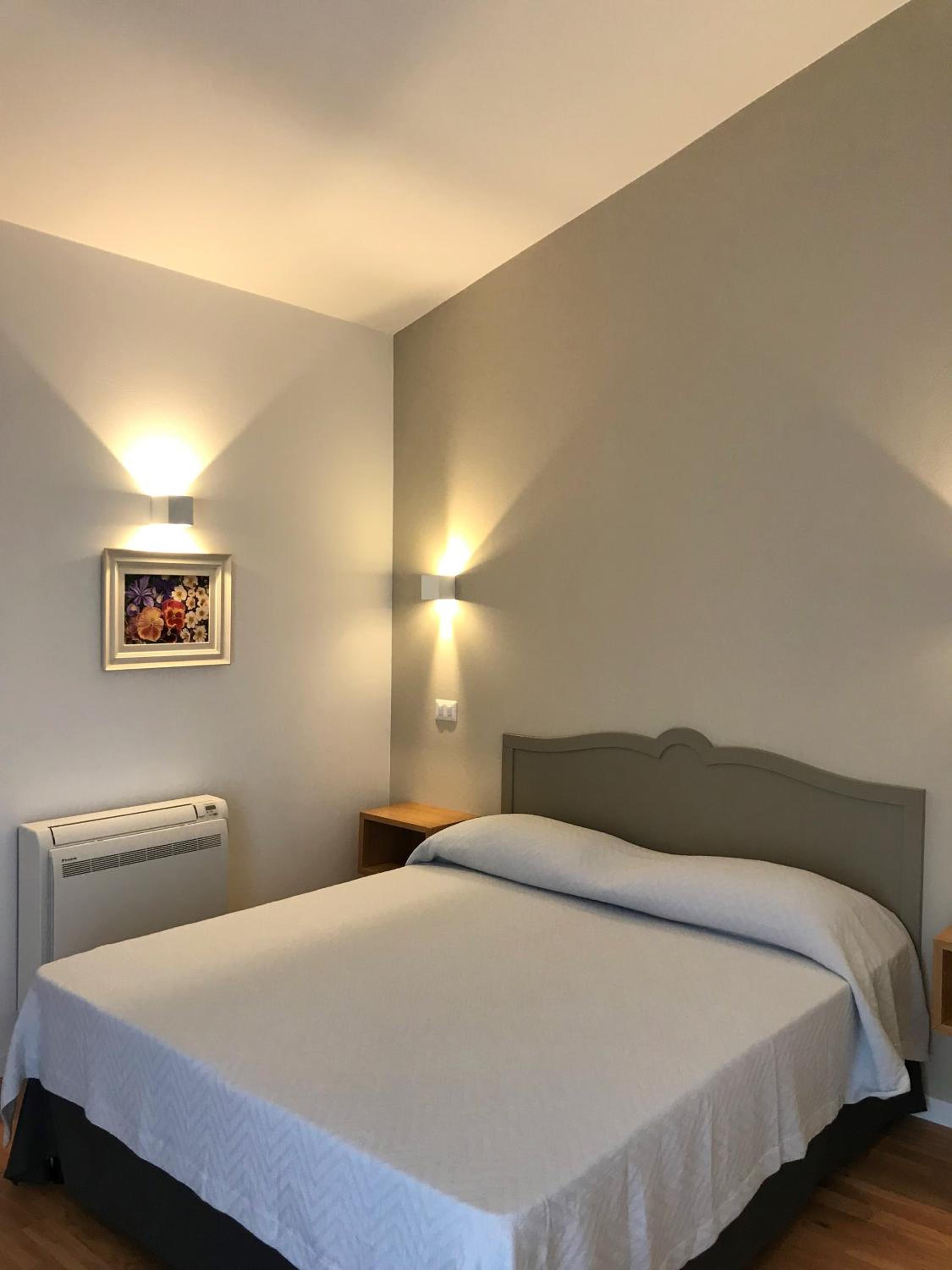 Double Room - Photo 9