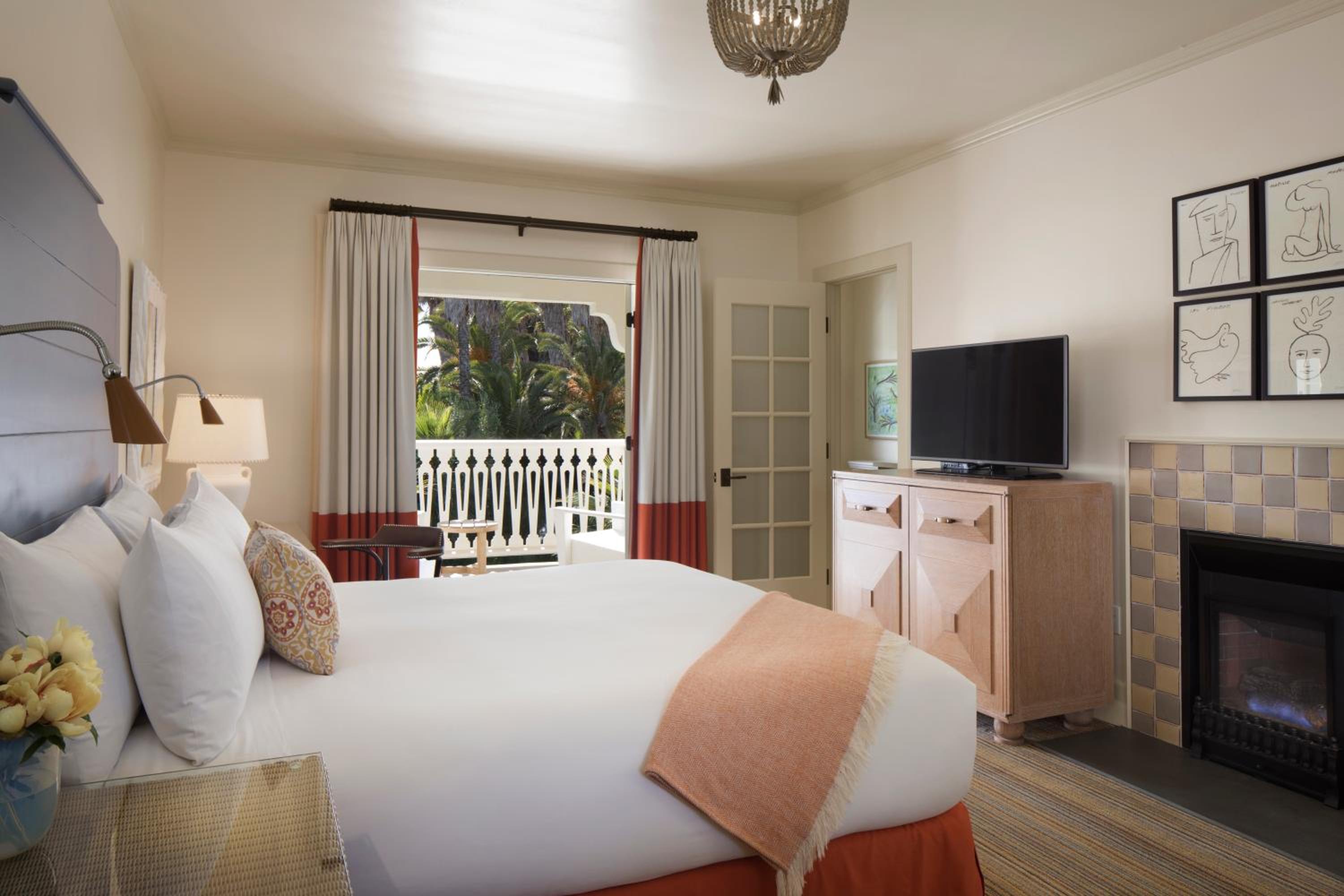 Deluxe King Room with Garden View photo 1
