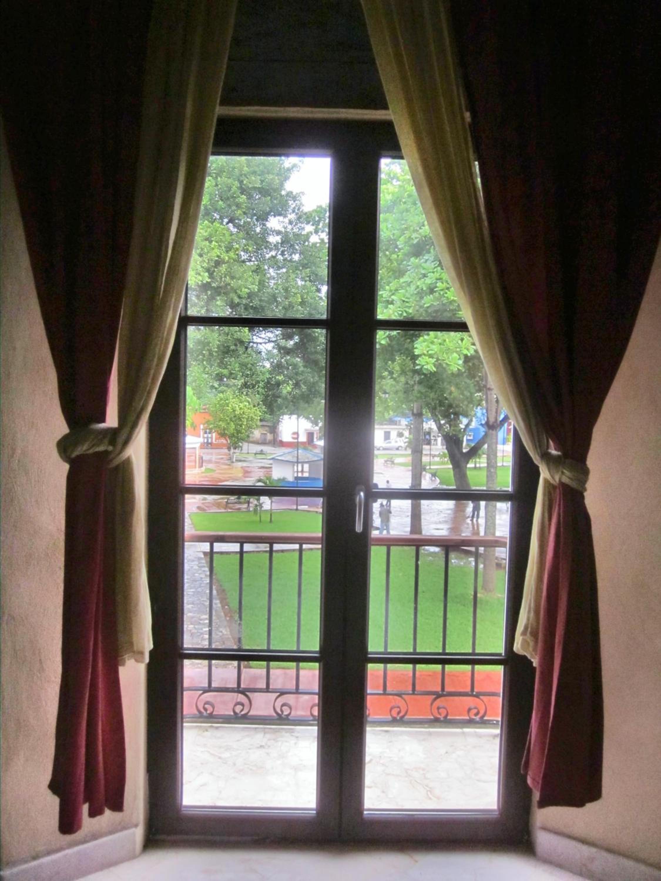 Twin Room with Balcony - Photo 8