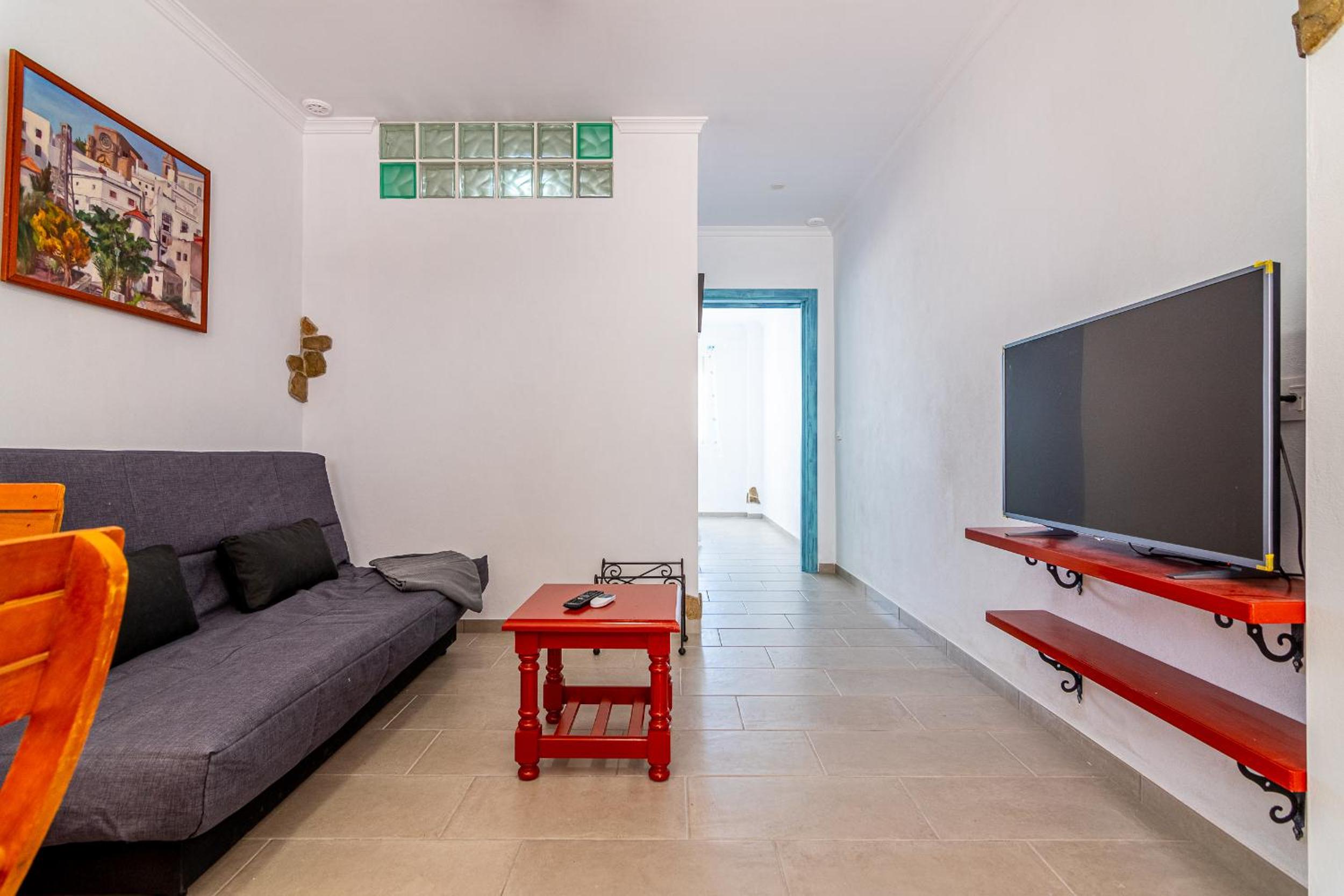 One-Bedroom Apartment photo 2