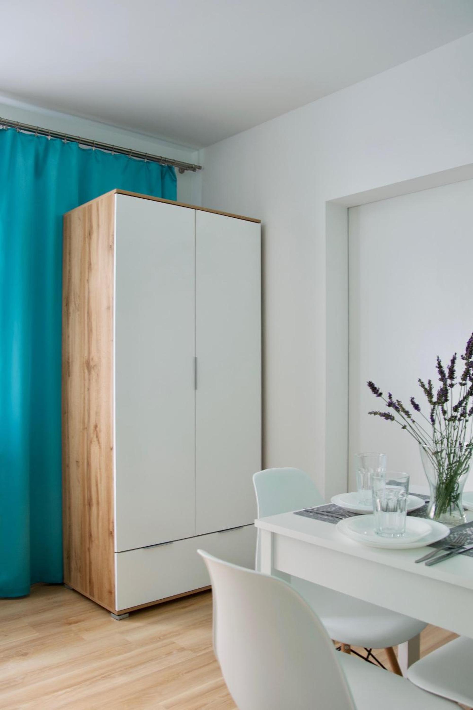 One-Bedroom Apartment - Photo 3