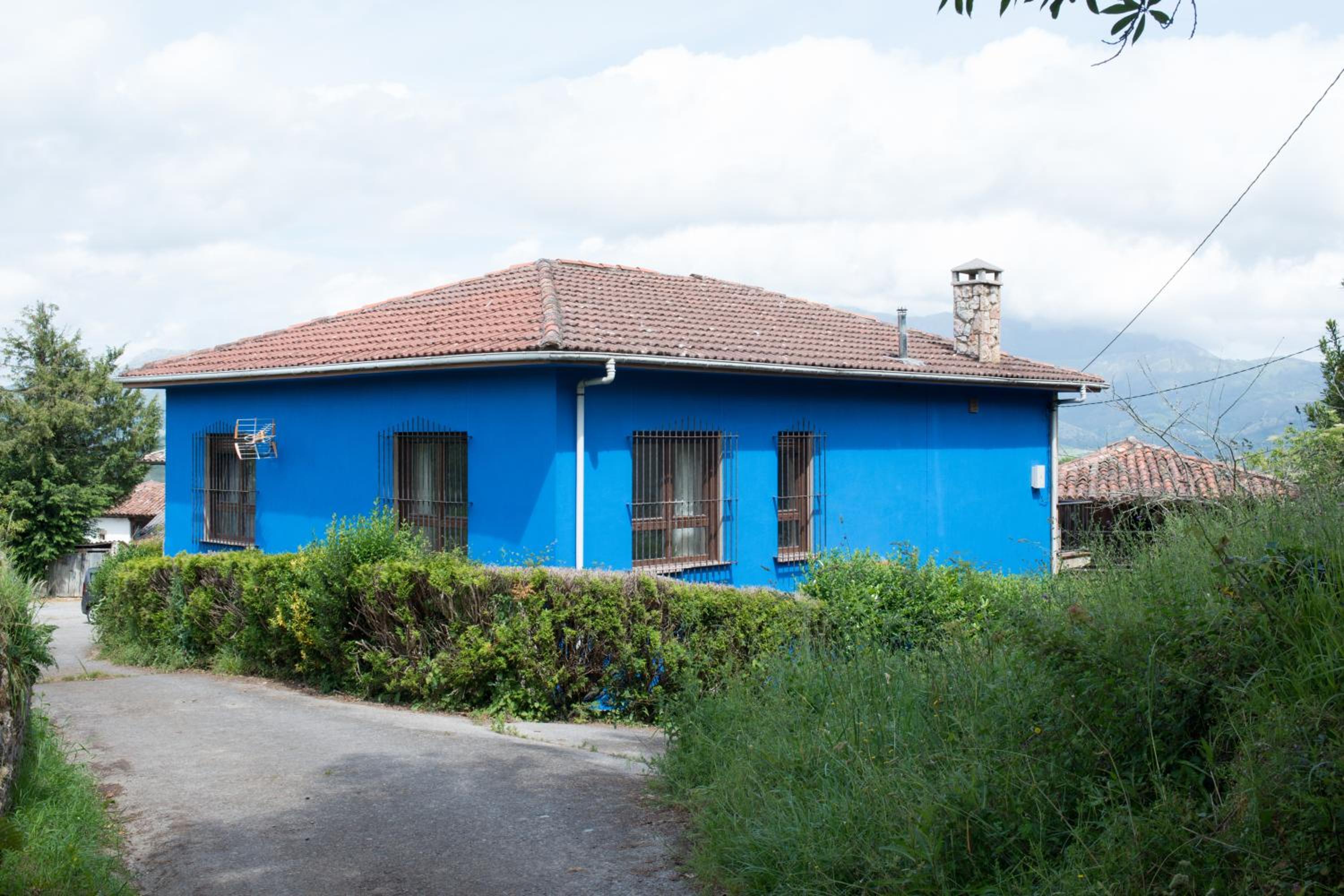 Three-Bedroom House photo 3