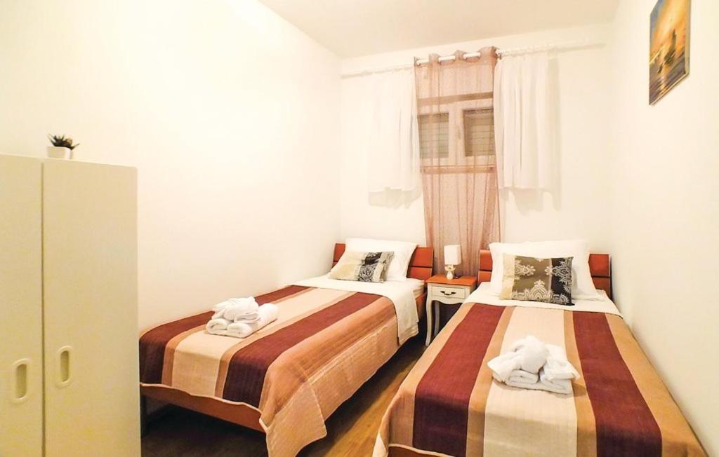 Four-Bedroom House photo 3