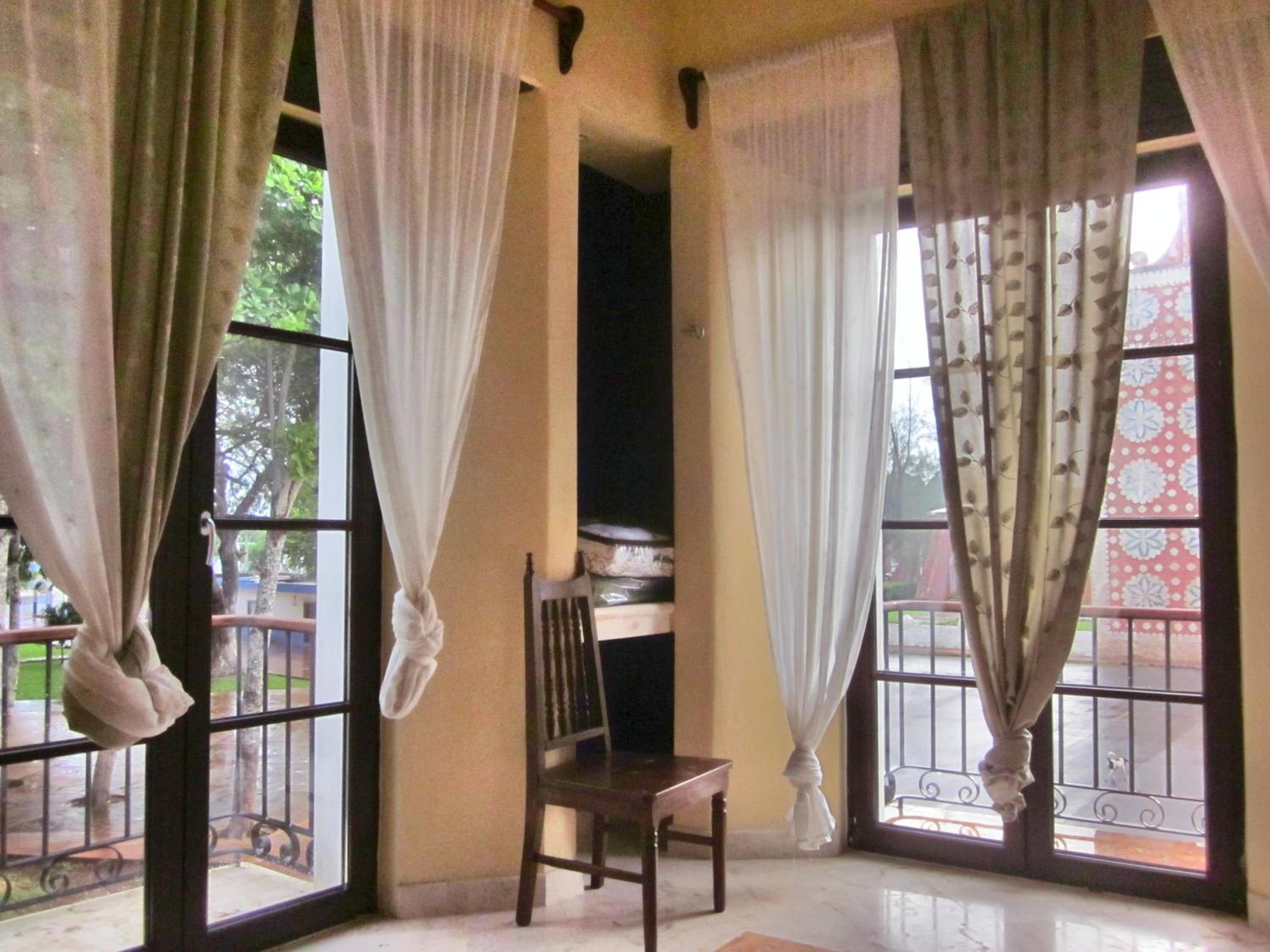 Double Room with Balcony - Photo 3