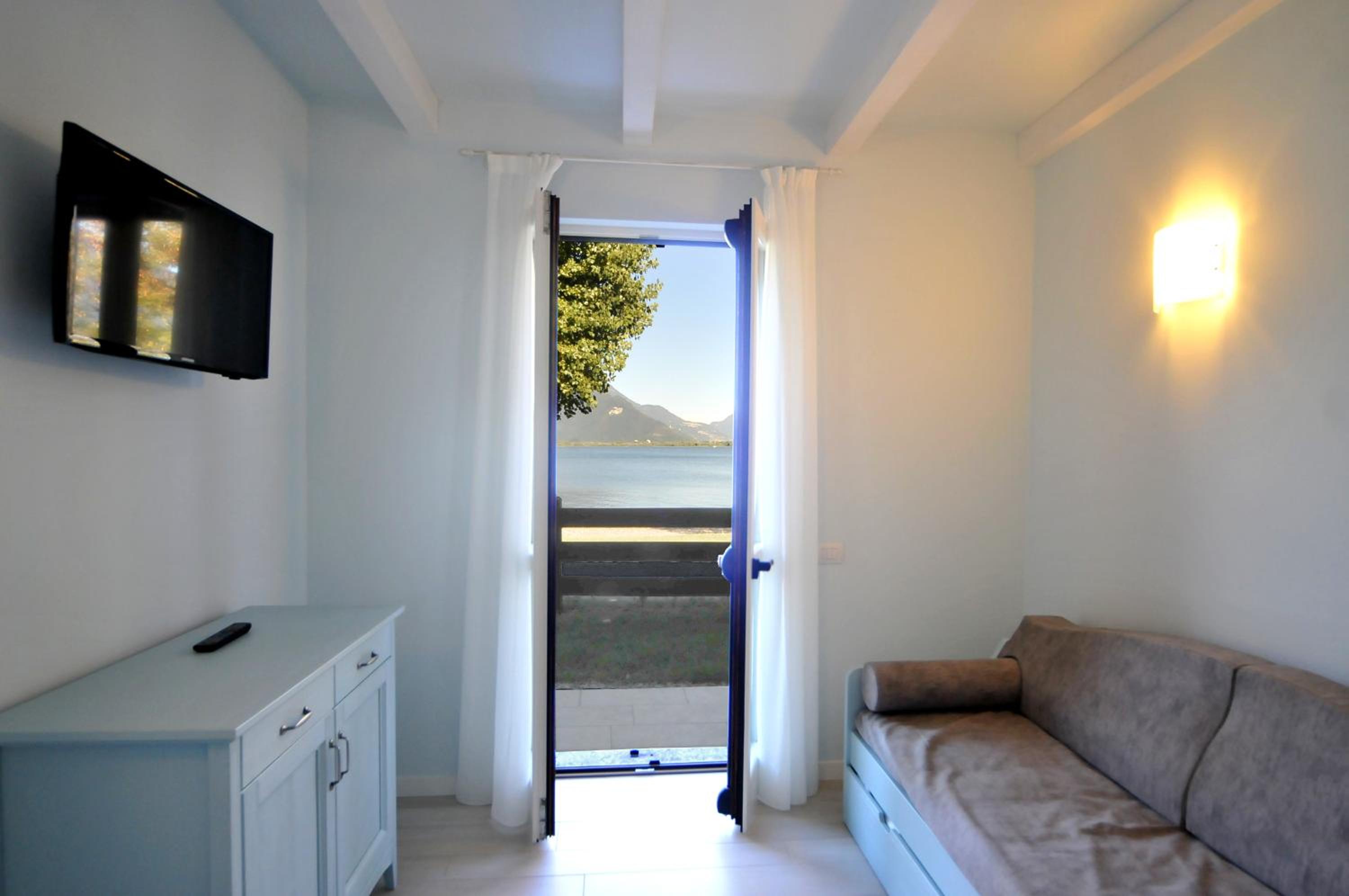 One-Bedroom Apartment photo 2
