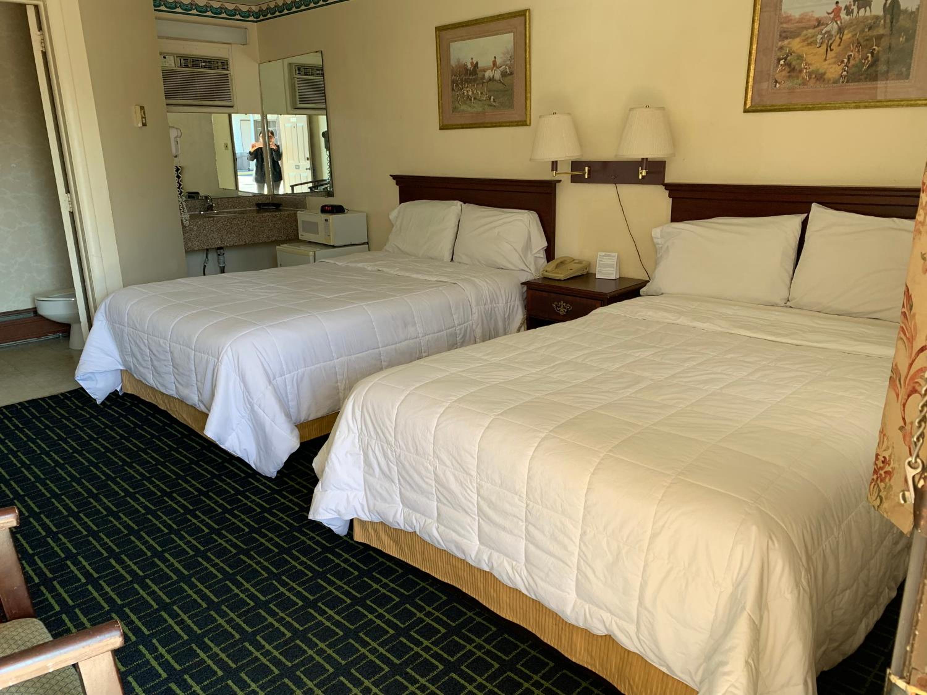Double Room with Two Double Beds - Photo 12