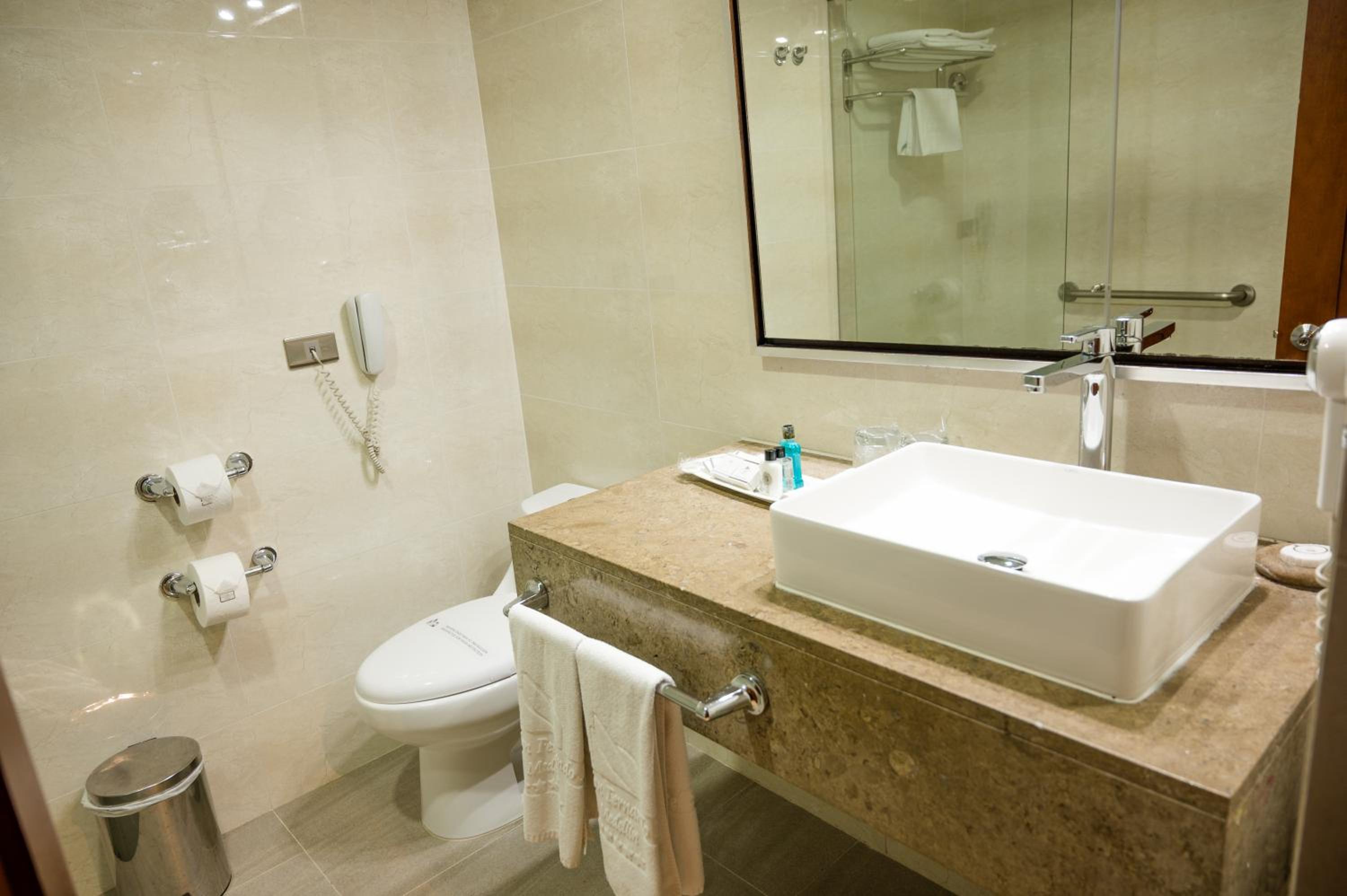 Suite - Photo 4