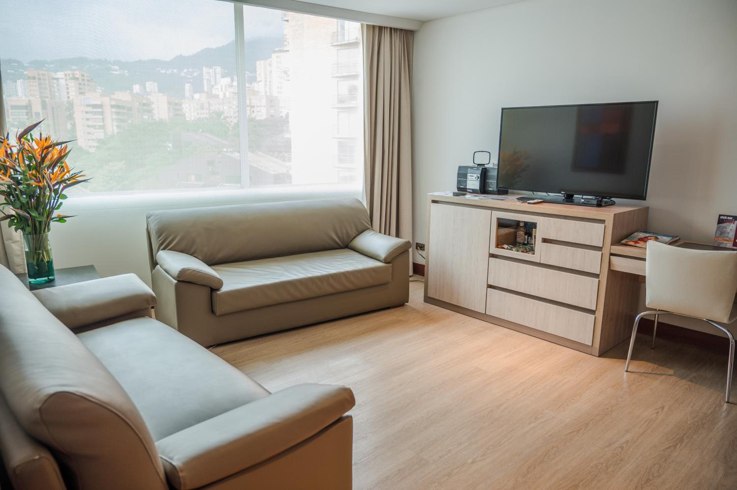Suite - Photo 3