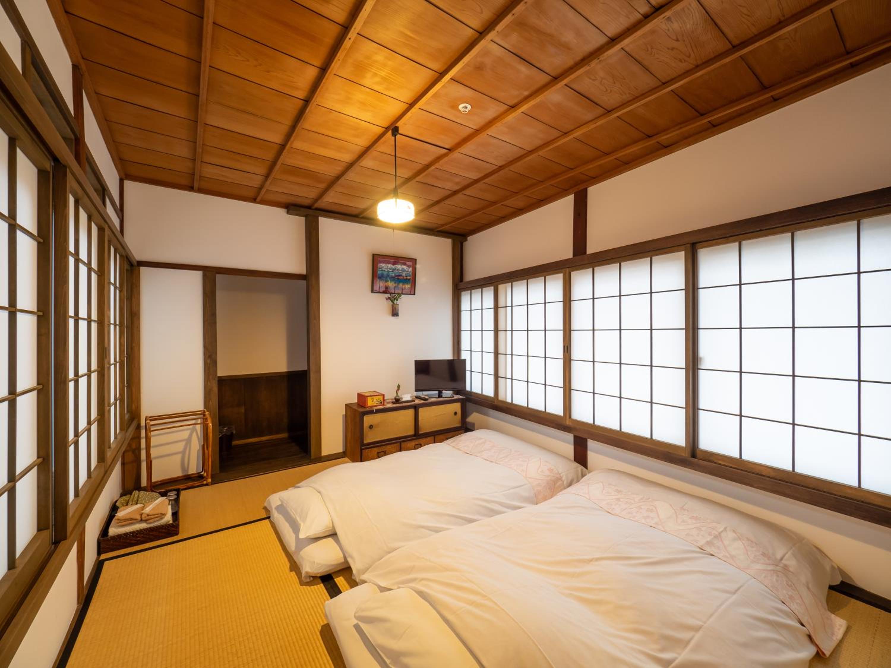 Japanese-Style Twin Room with Shared Bathroom photo 1