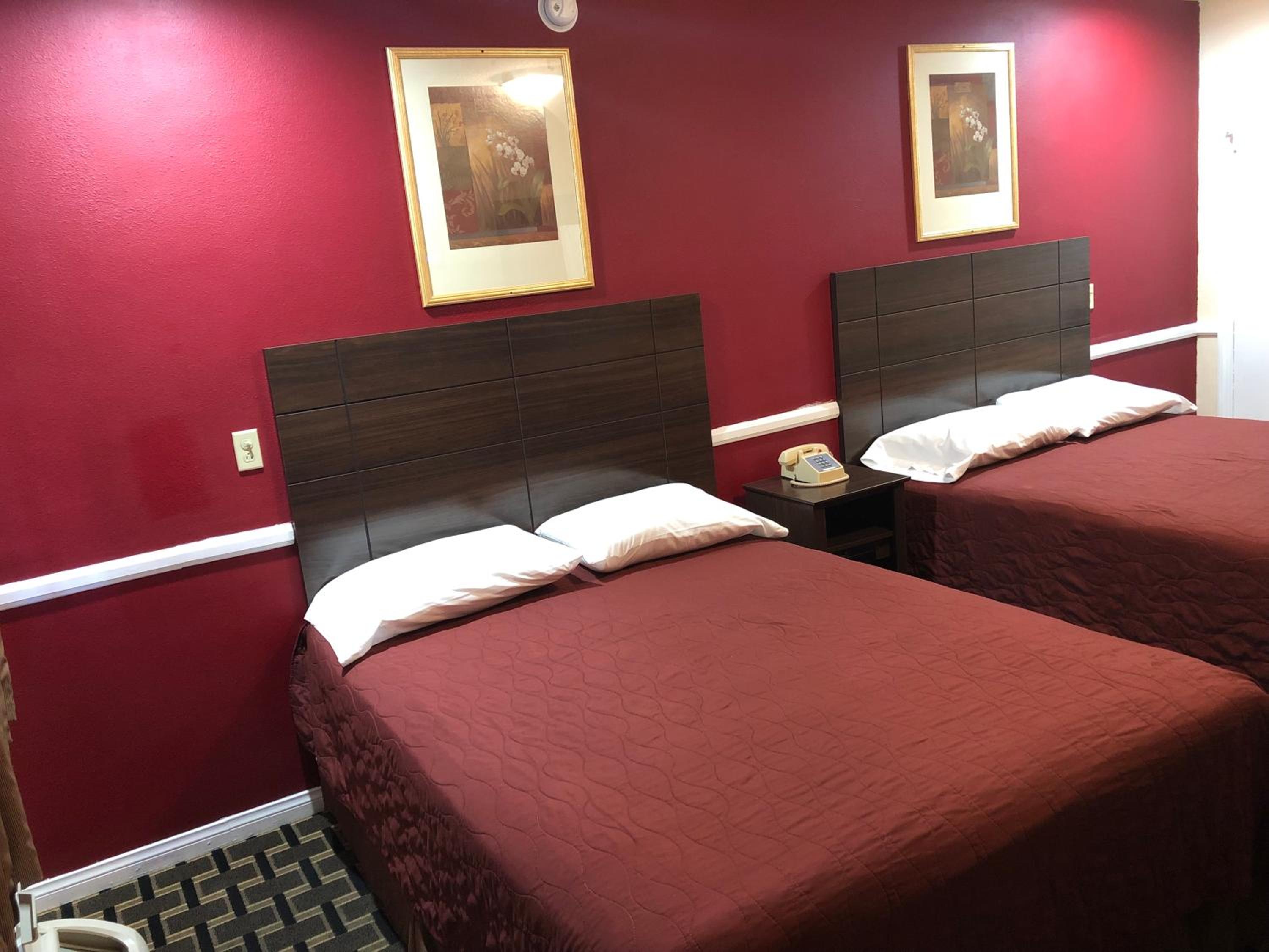 Queen Room with Two Queen Beds - Photo 1