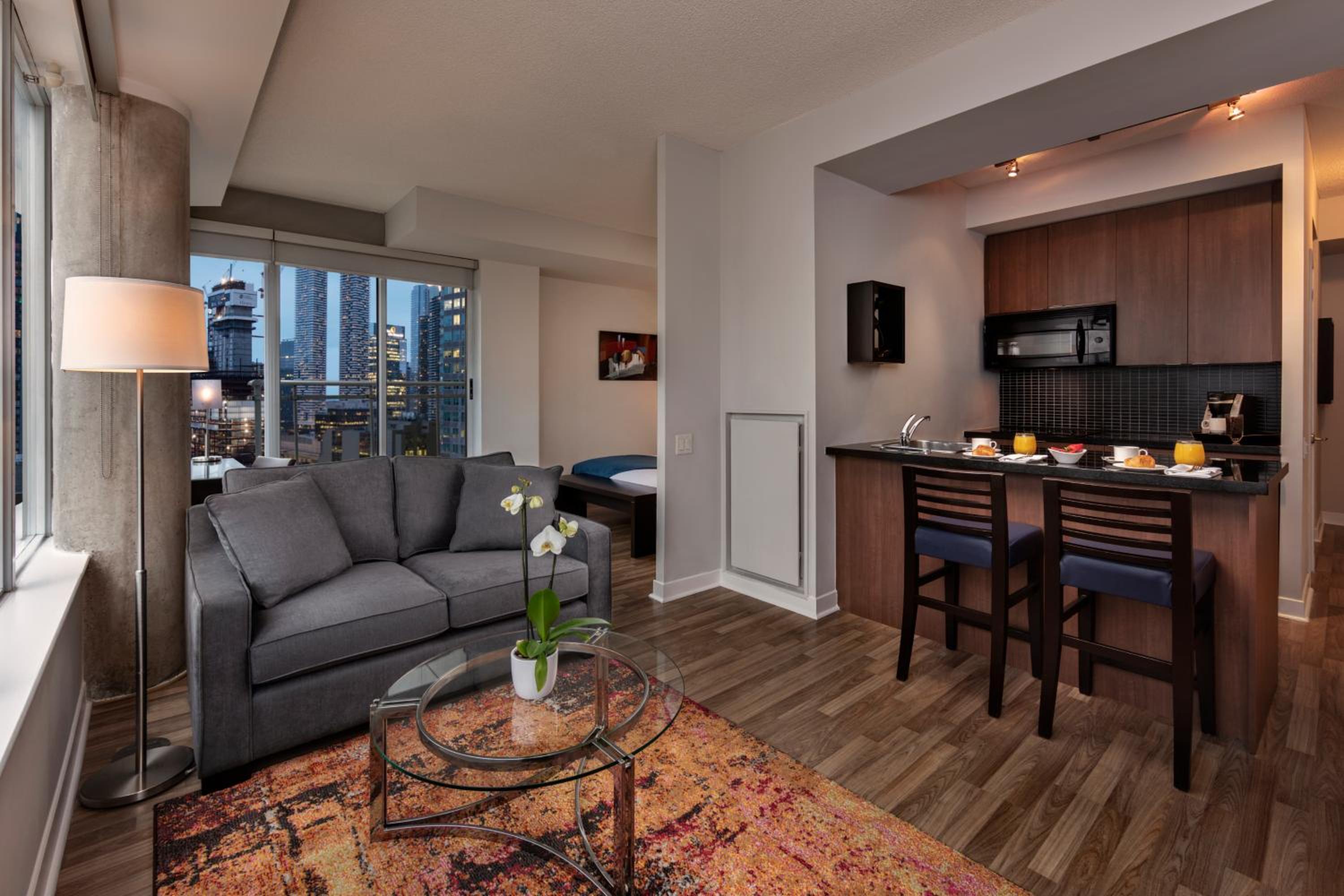 Junior Suite - CN Tower View - Photo 1