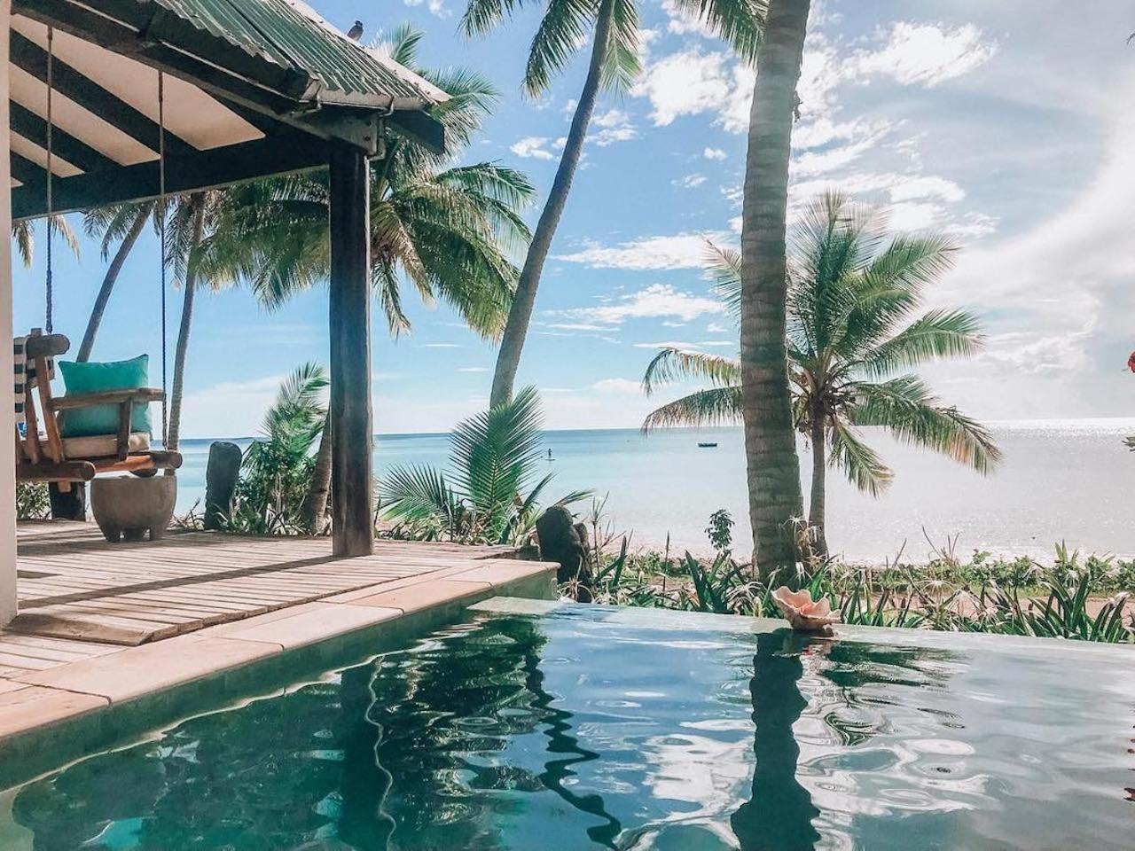 Beachfront Pool Bure 