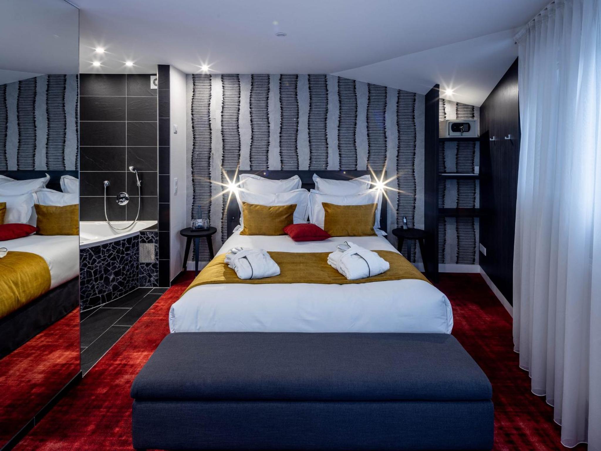 Double Room with Spa Bath - Photo 10