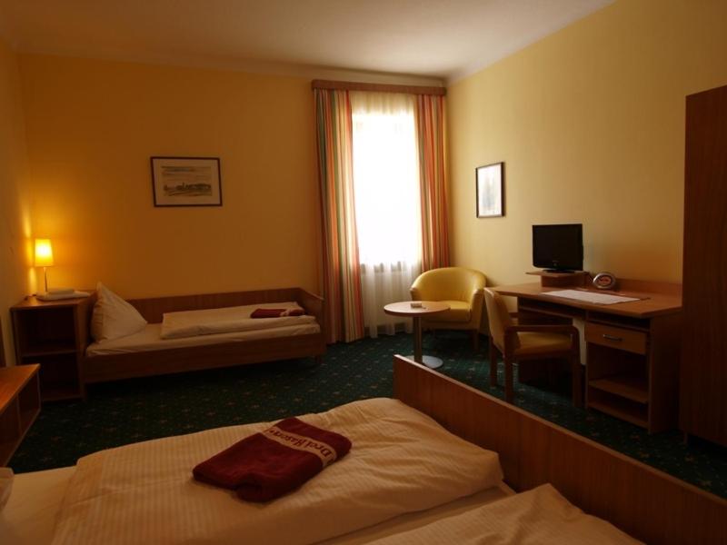 Standard Double Room - Photo 7