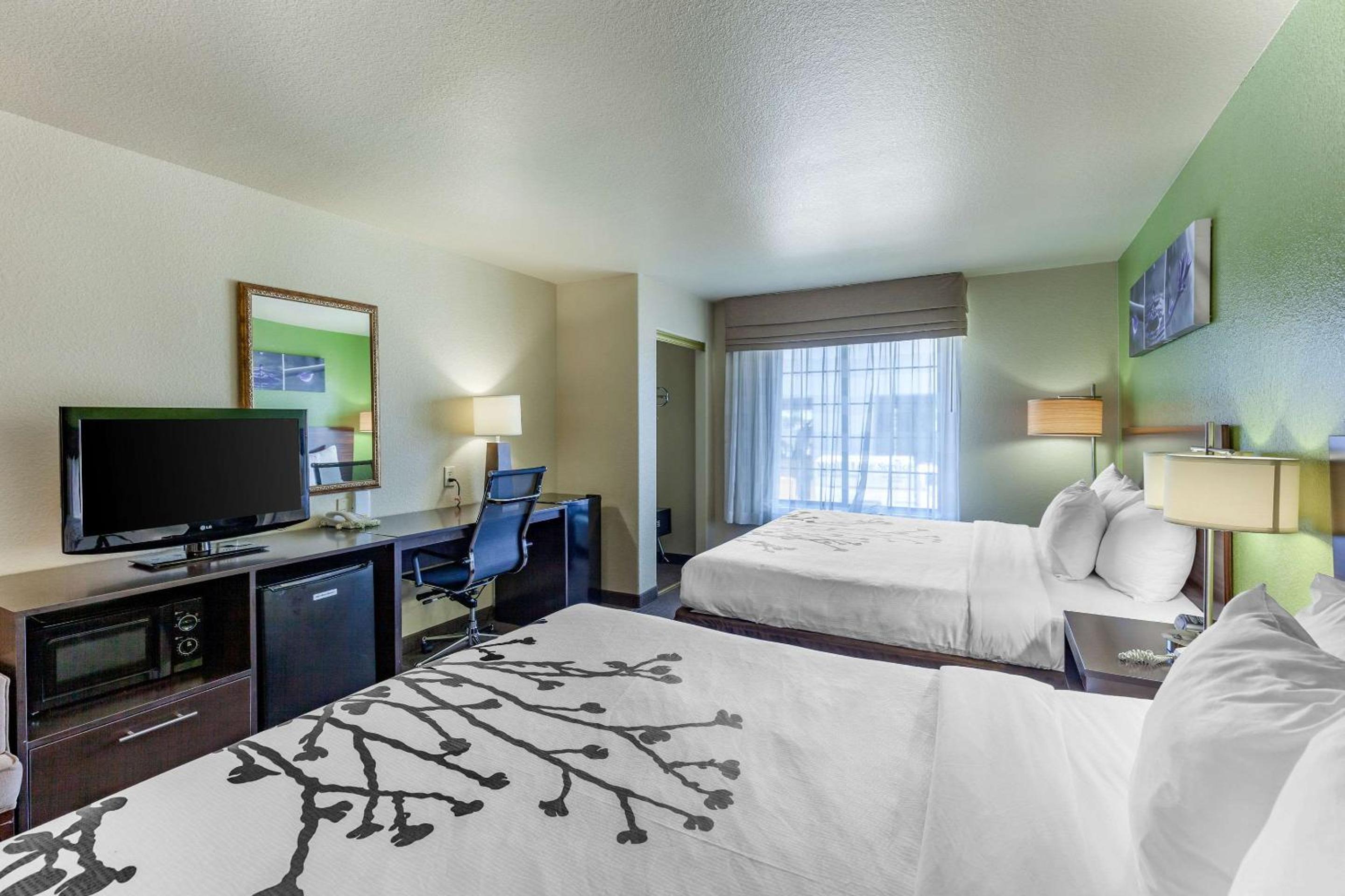 Standard Room with Two King Beds - Photo 1