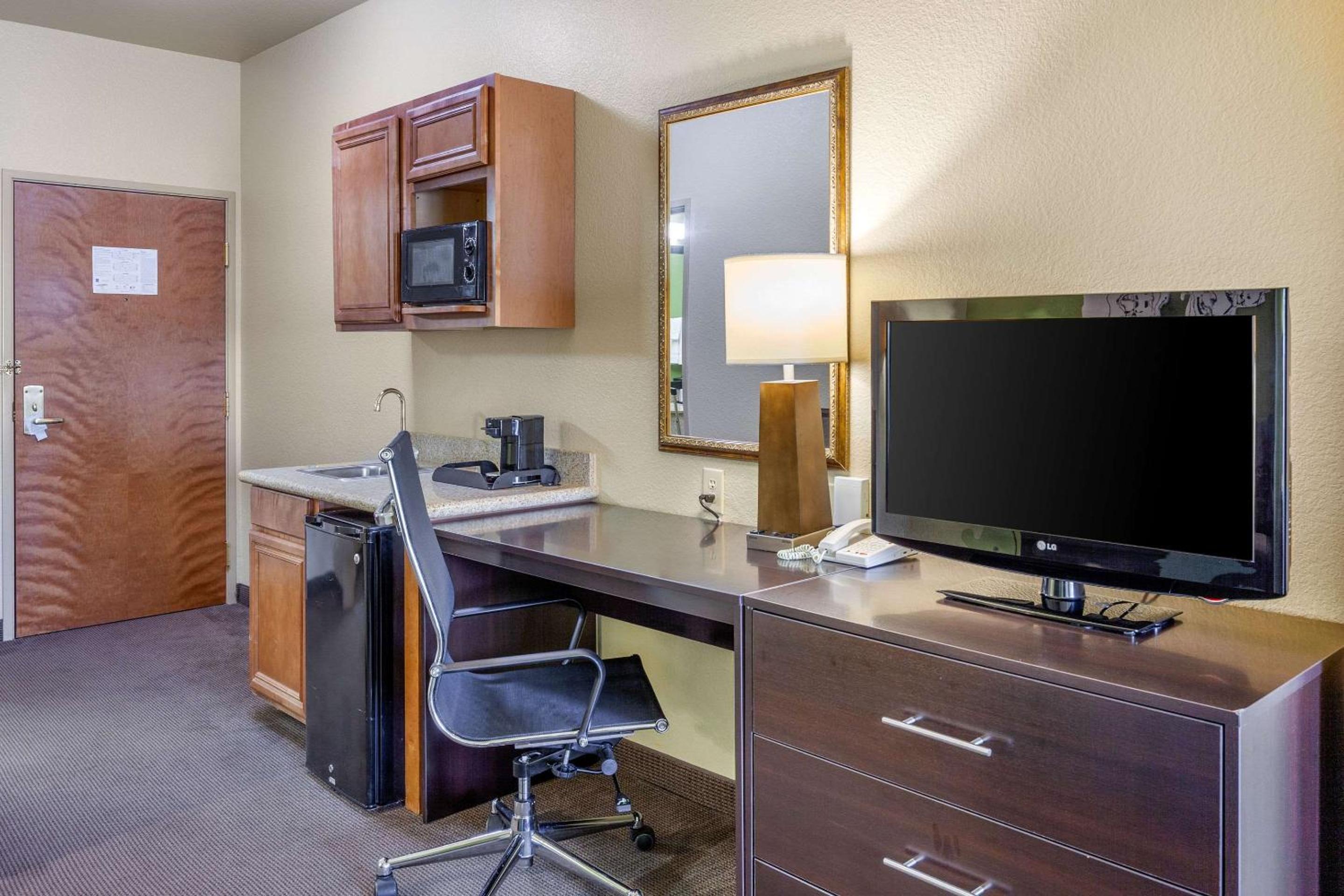 King Suite - Photo 1