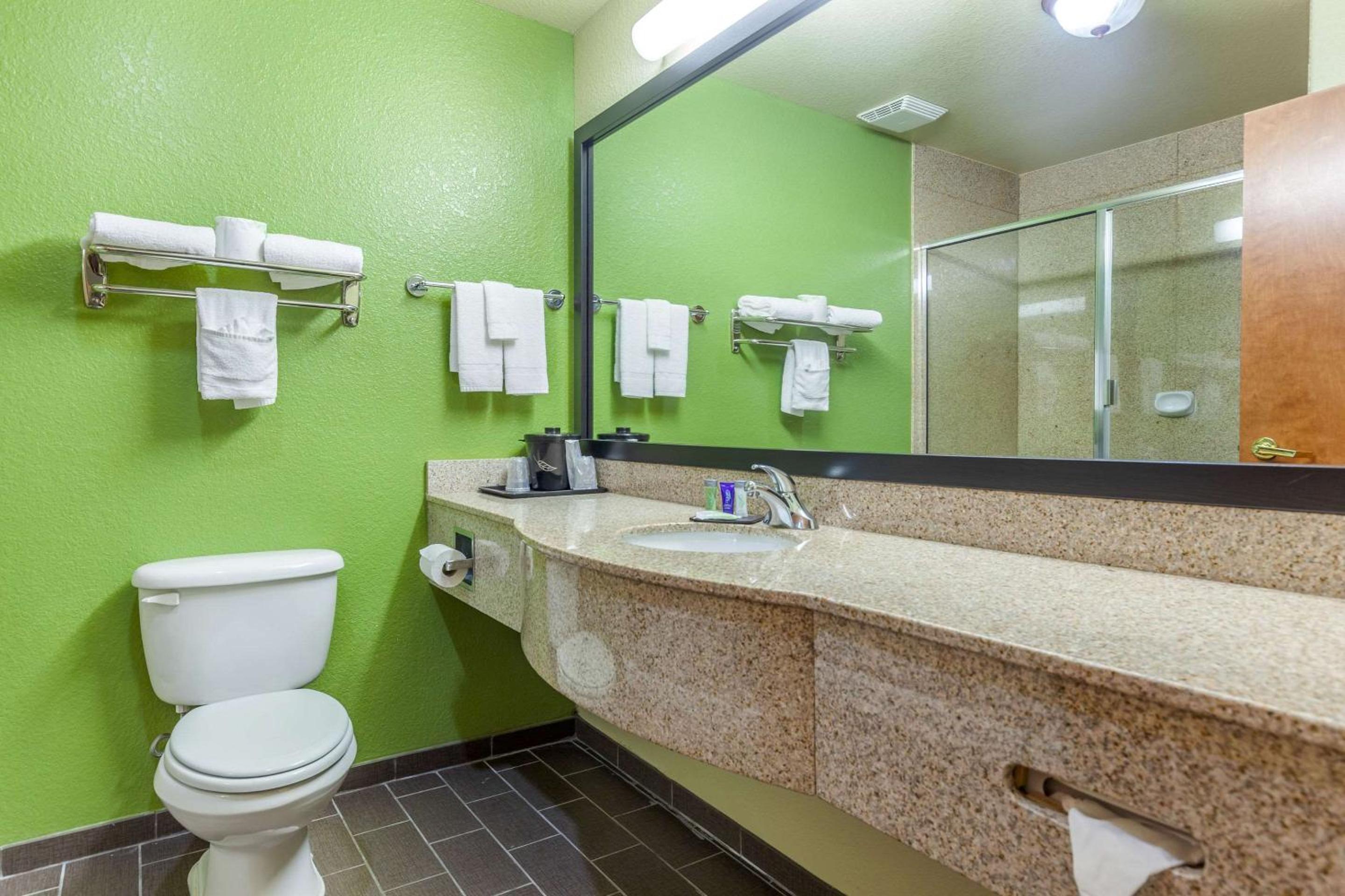 King Room - Non-Smoking - Photo 2