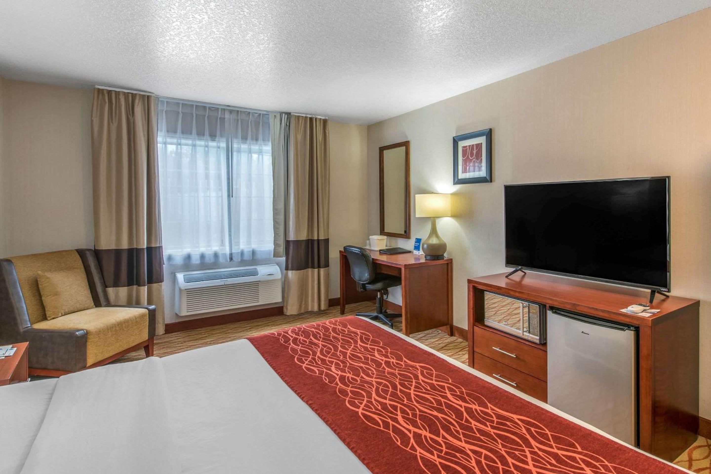 King Room - Non-Smoking - Photo 3
