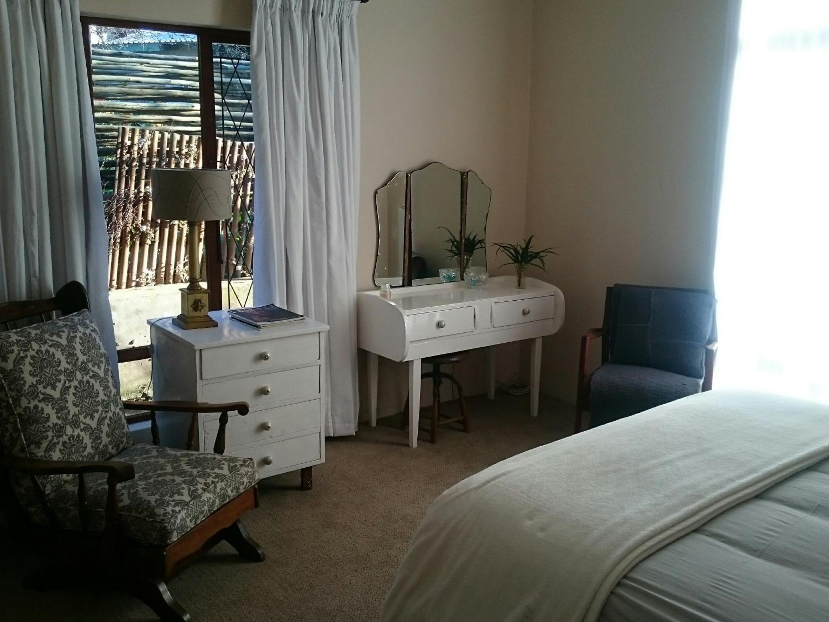 One-Bedroom Apartment - Photo 2
