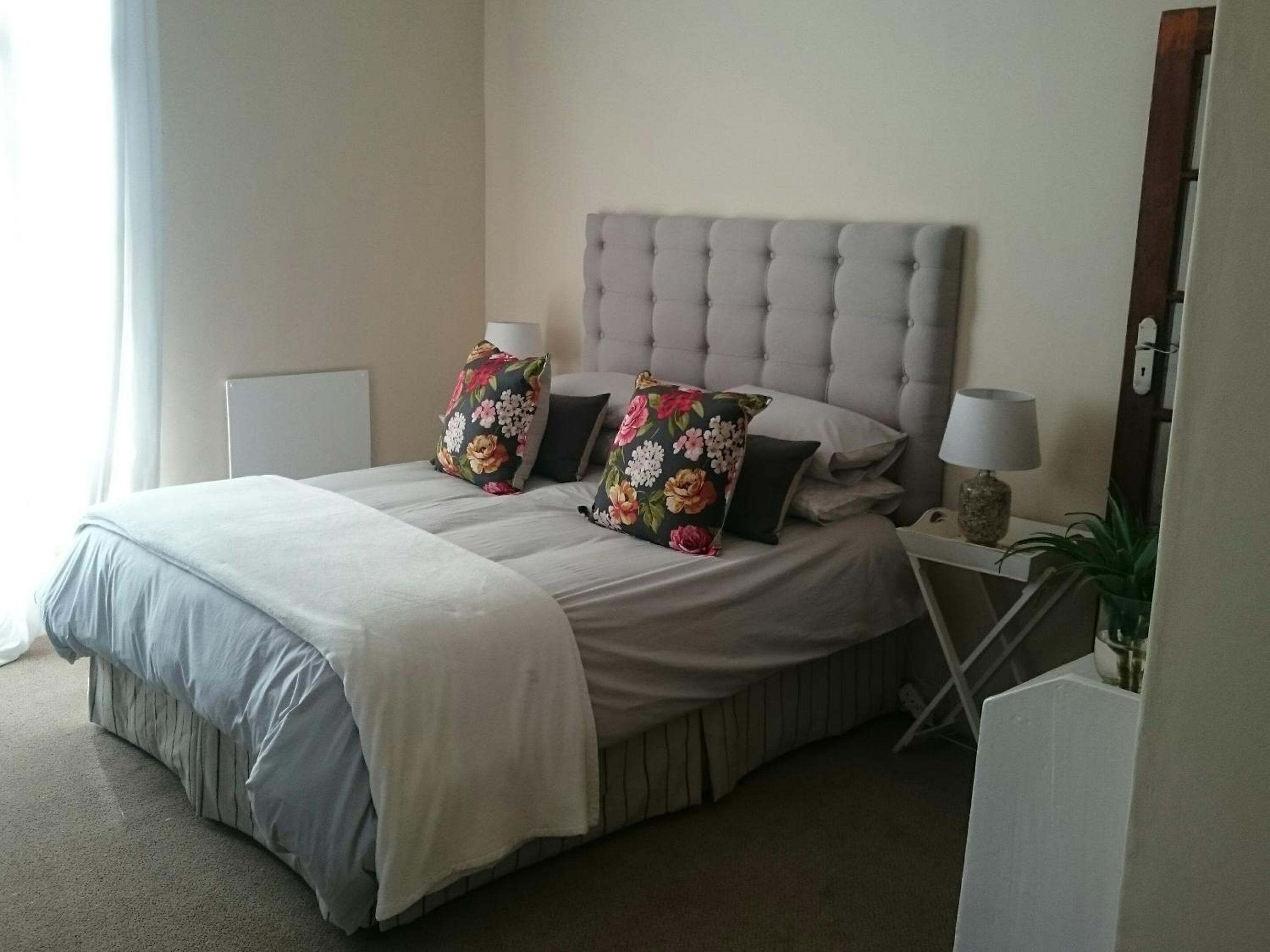 One-Bedroom Apartment - Photo 3