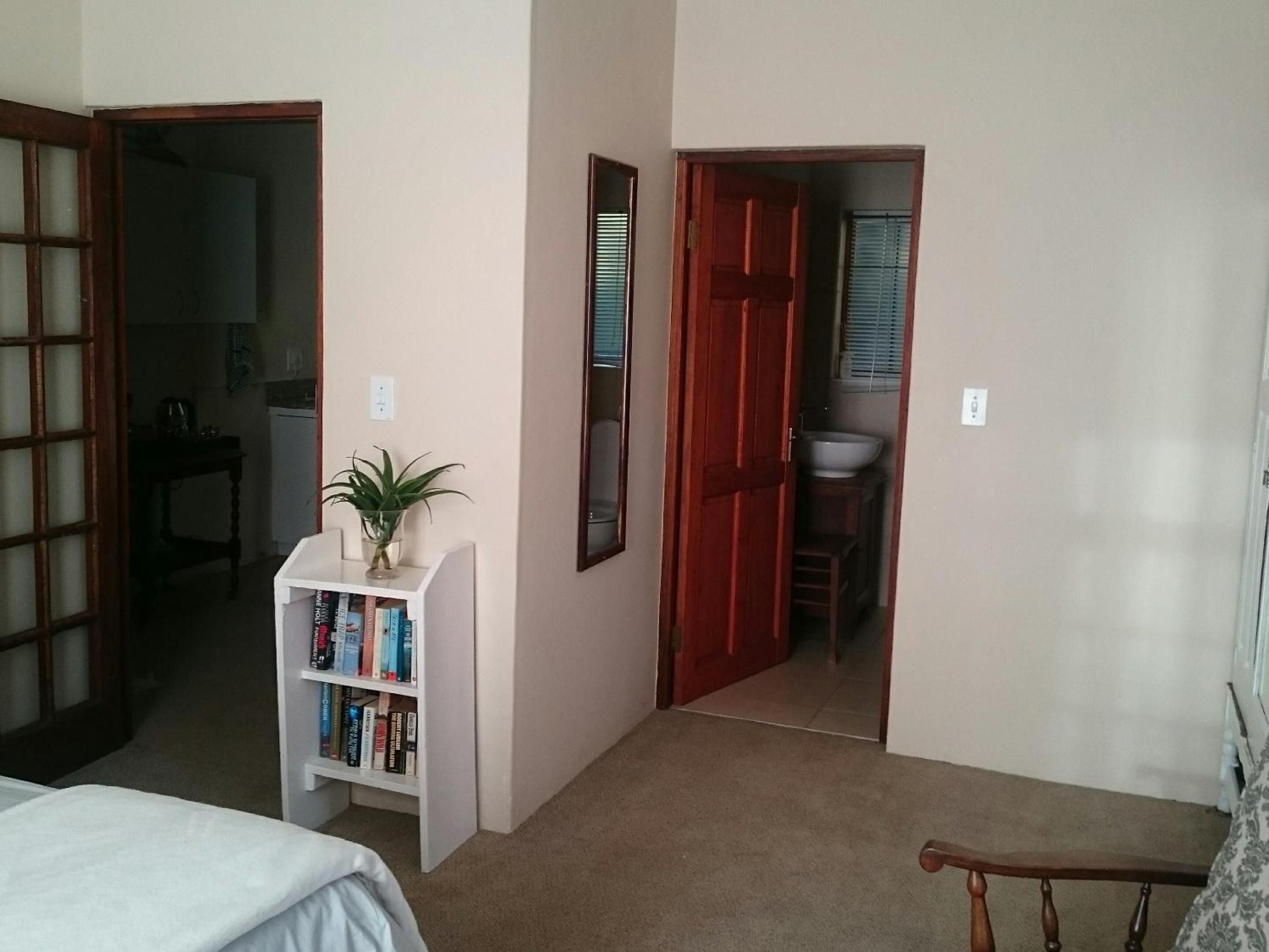 One-Bedroom Apartment - Photo 4