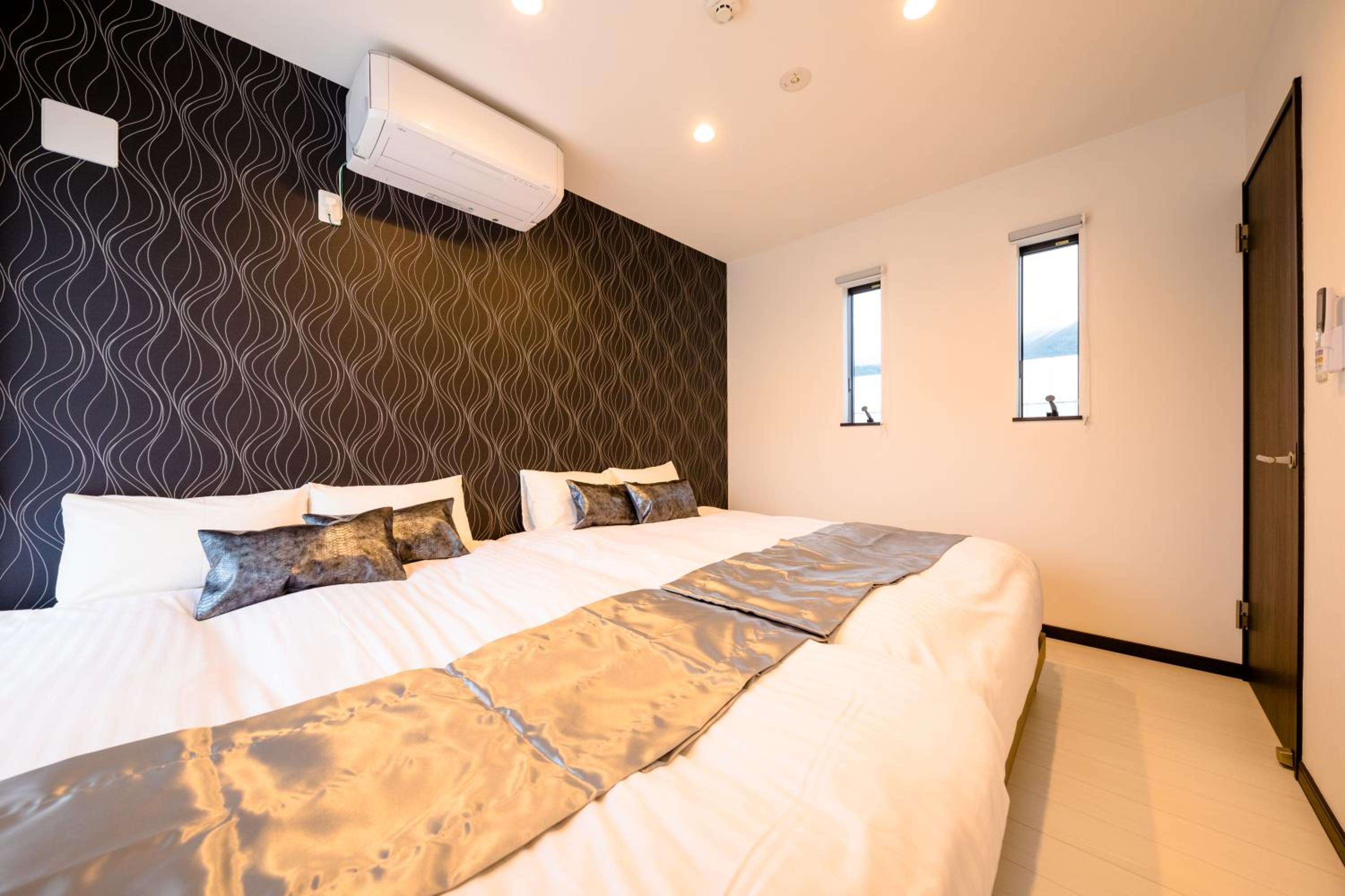 Three-Bedroom Villa - Photo 43