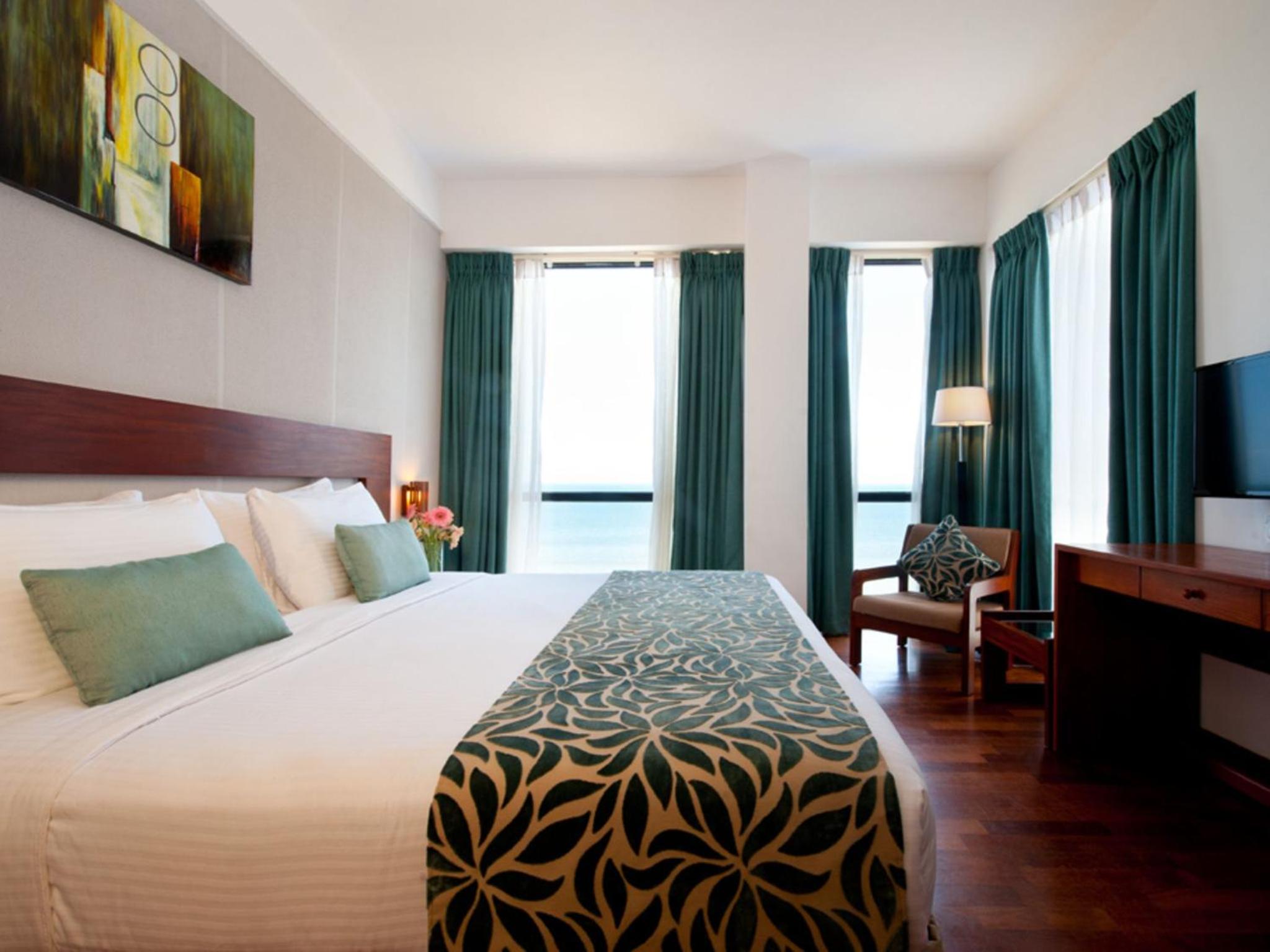 Deluxe Room with Early Check-in at 11 AM & Late Check-out at 2 PM (on Availability), 15% Discount on Food & Beverages and 10% Discount on Spa photo 3