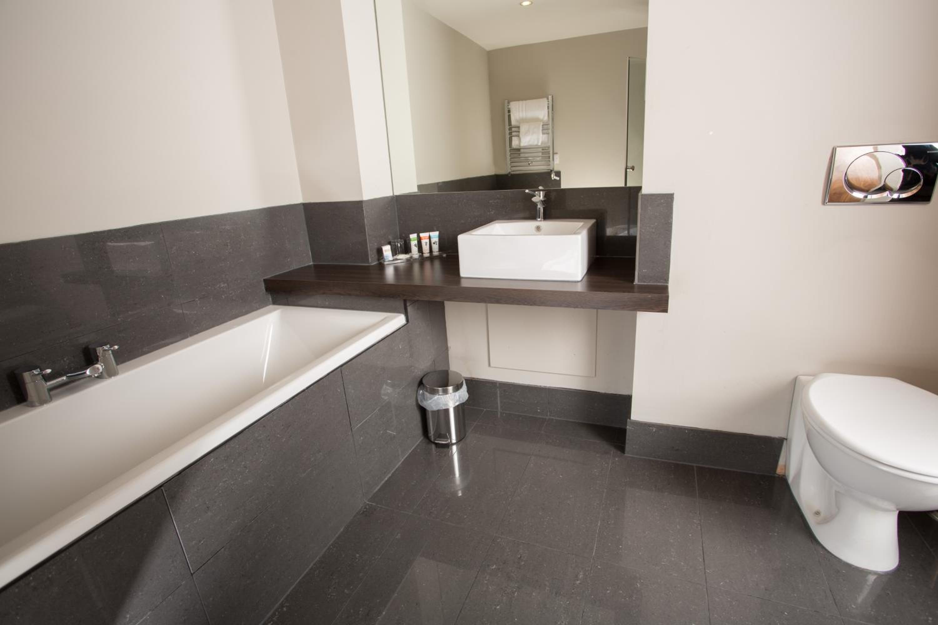Executive Twin Room - Photo 2