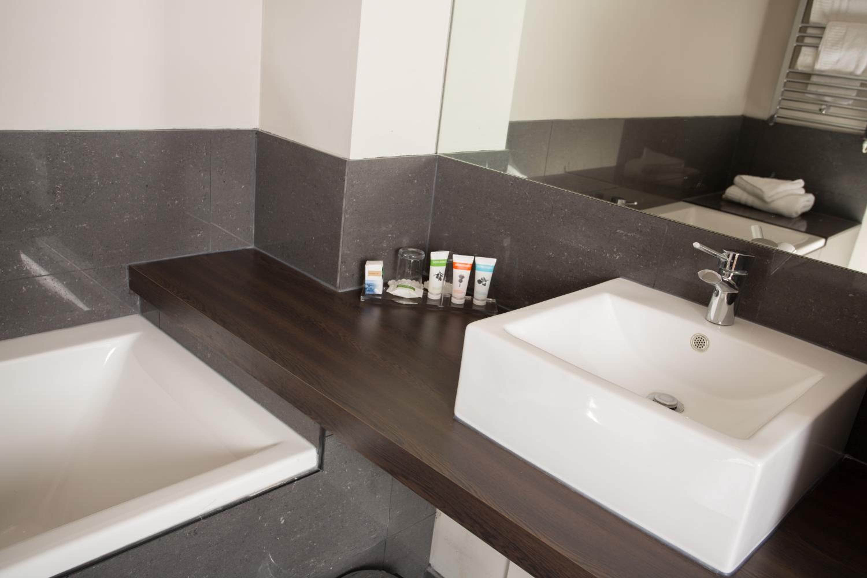 Executive Twin Room - Photo 4