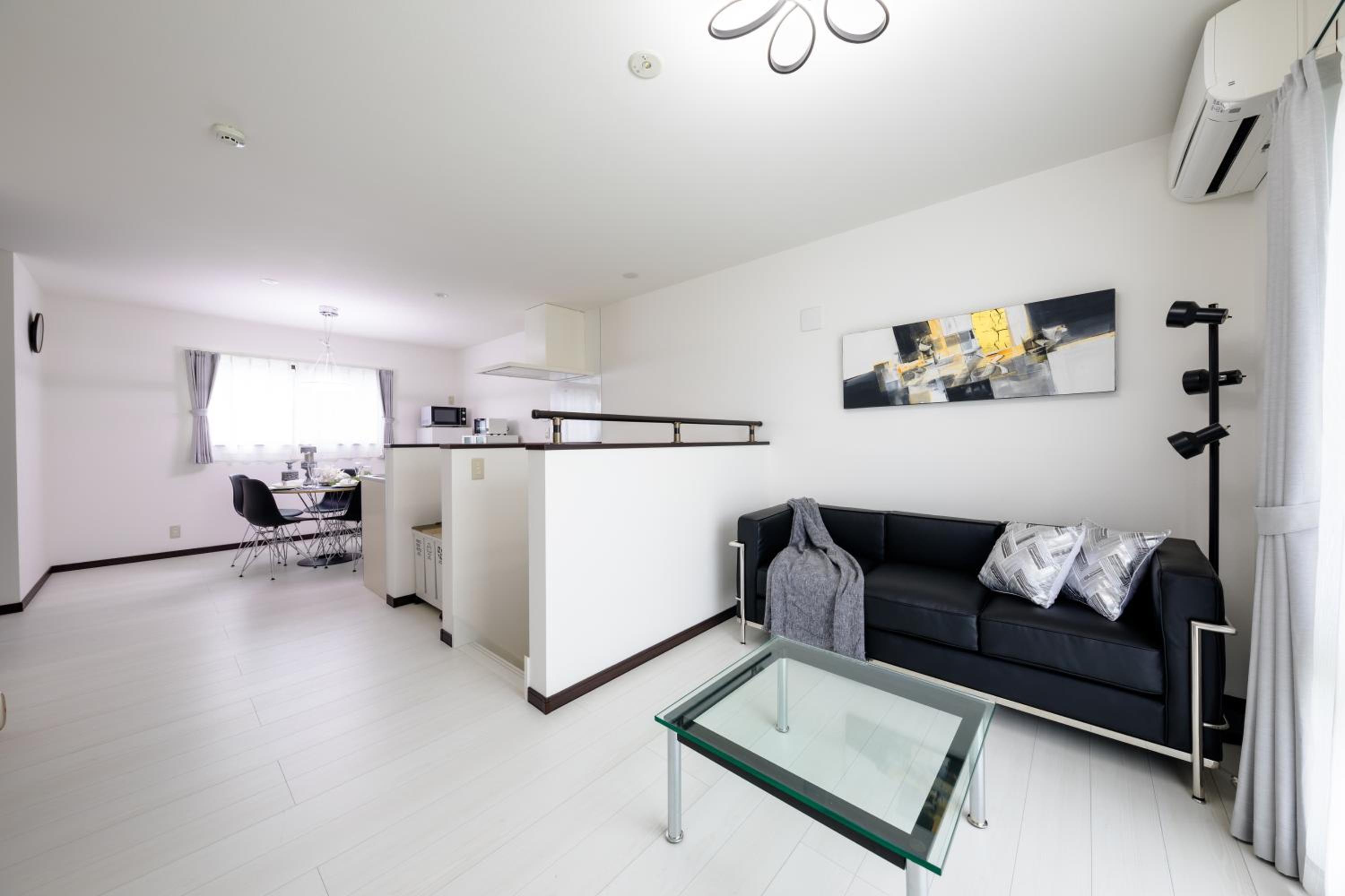 Three-Bedroom Villa - Photo 8