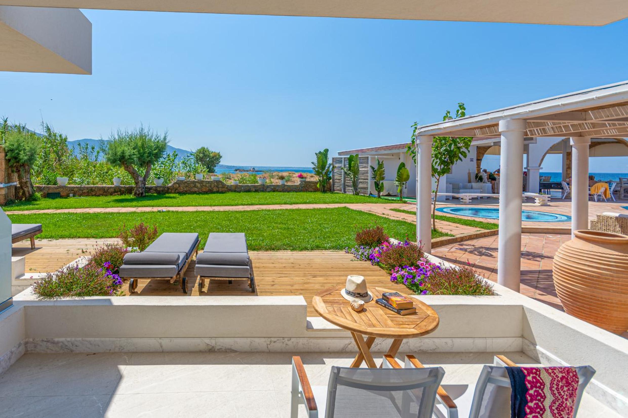 Deluxe Studio with Sea View and Pool View - Ground Floor photo 2