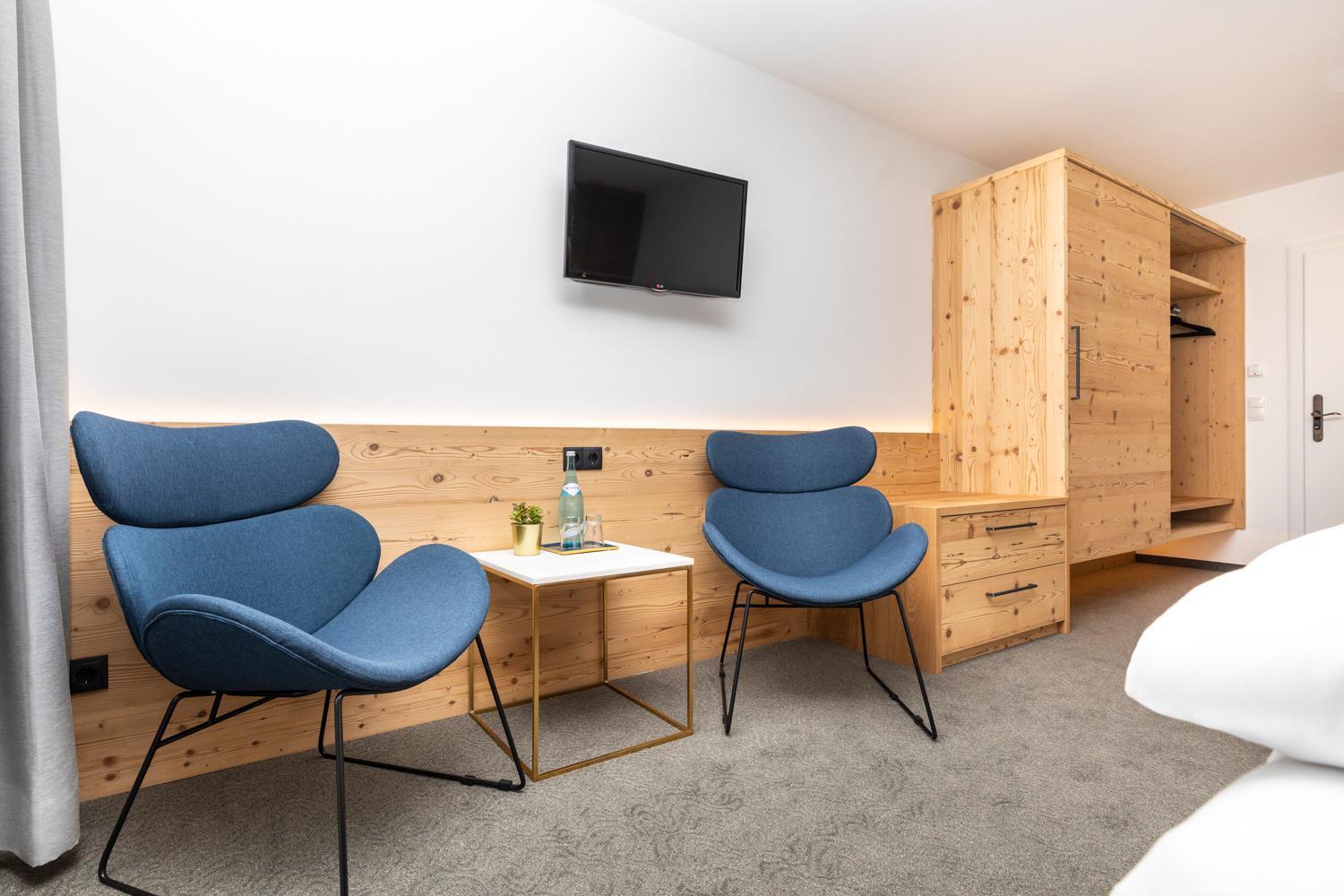 Junior Suite with Balcony - Photo 3