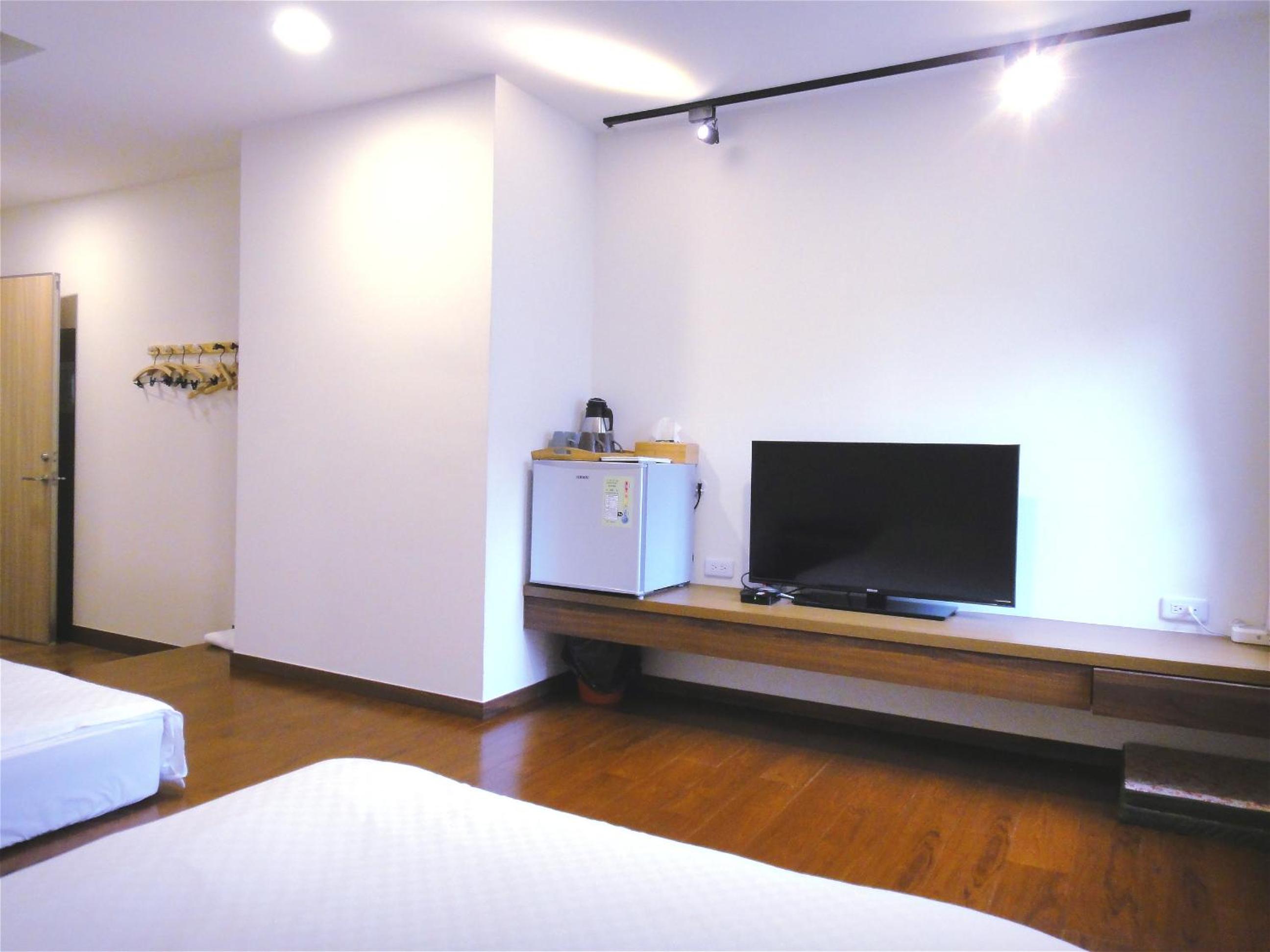 Quadruple Room with Private Bathroom photo 3