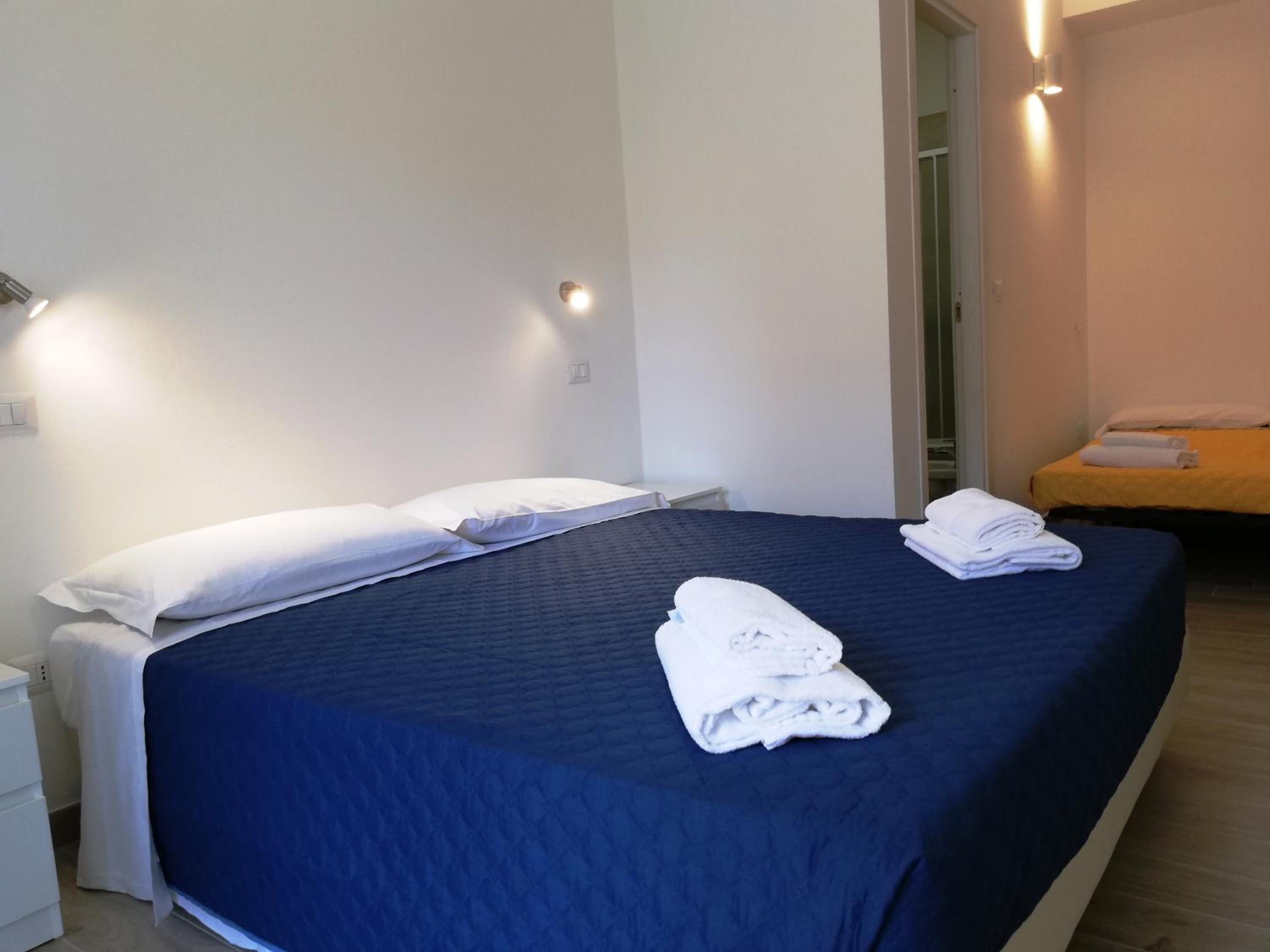 Quadruple Room with Balcony - Photo 7