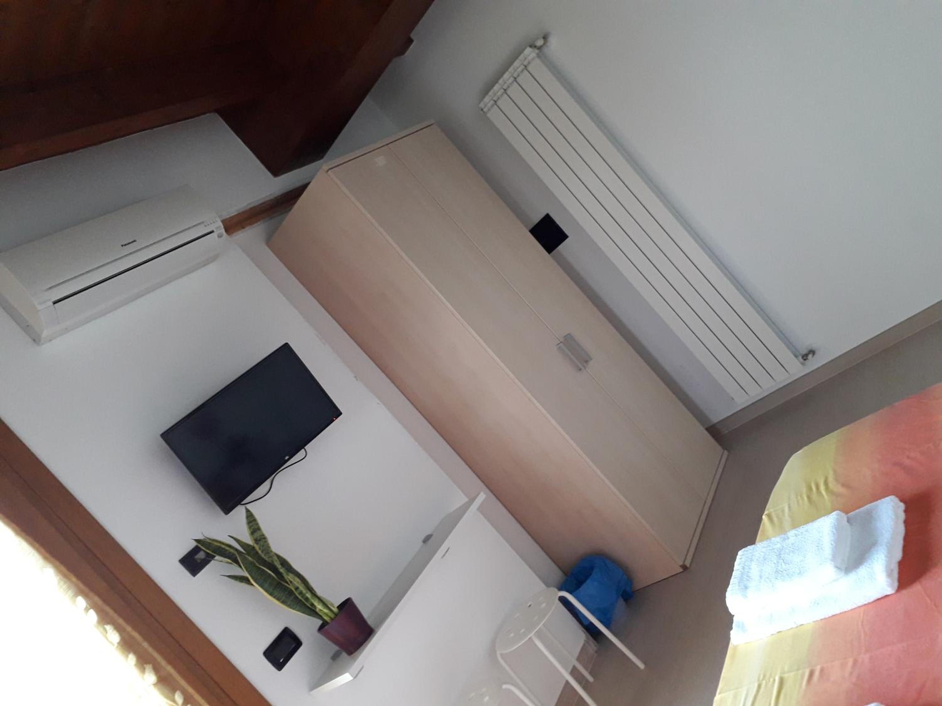 Double Room with Lake View - Photo 6
