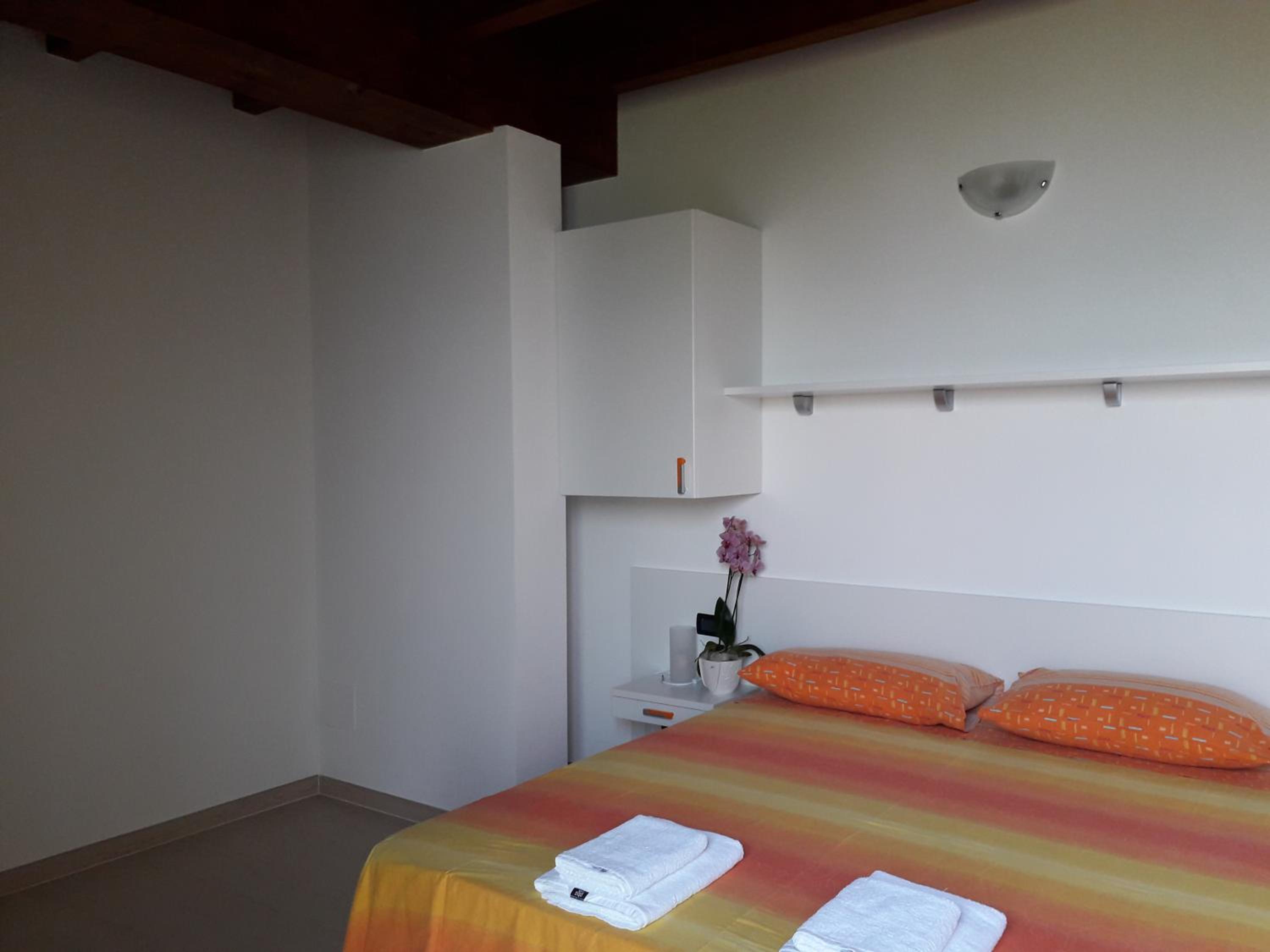 Double Room with Lake View - Photo 5