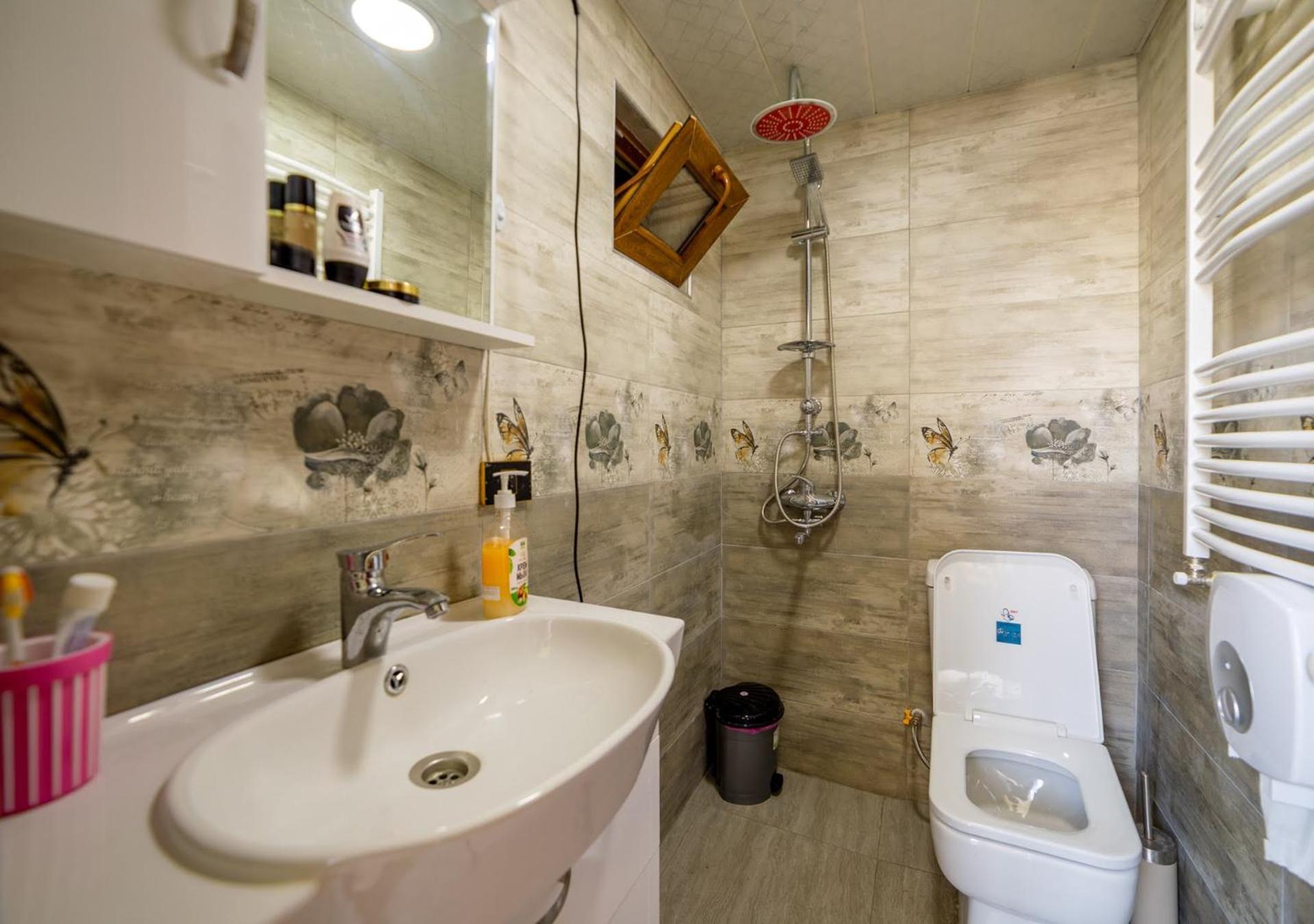 Single Room with Shared Bathroom photo 2