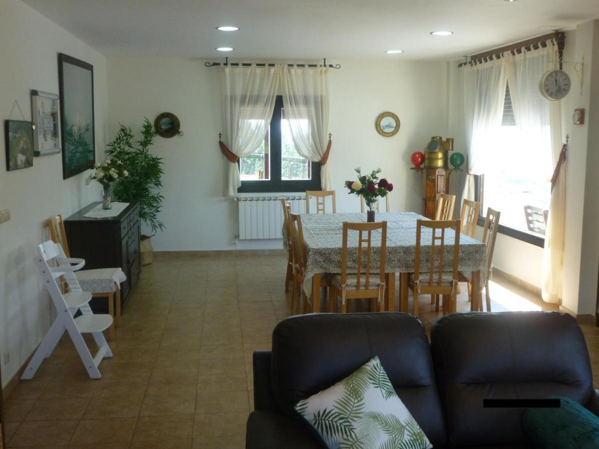 Five-Bedroom House photo 3
