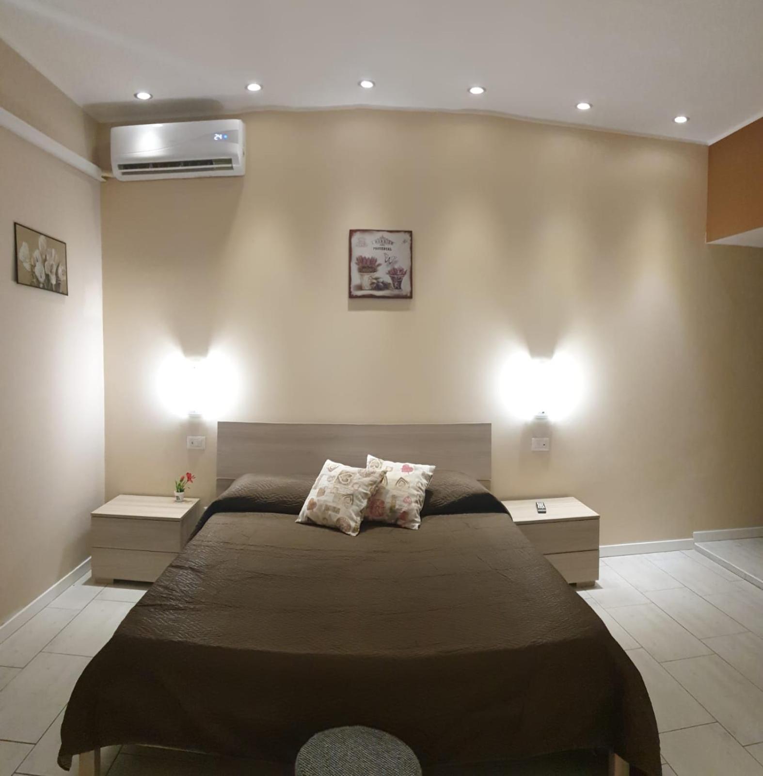 Double Room - Photo 7