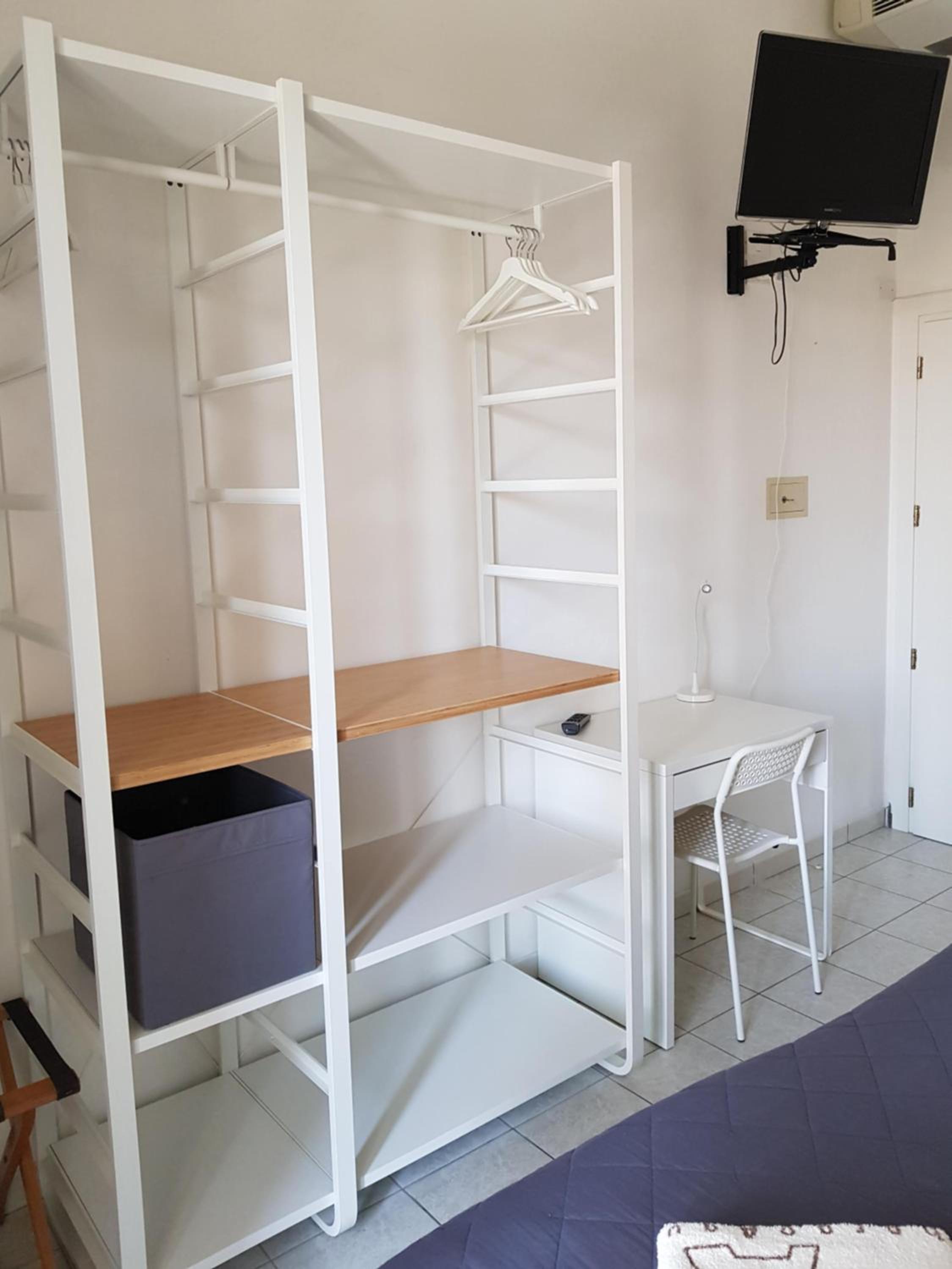 Economy Triple Room - Photo 7