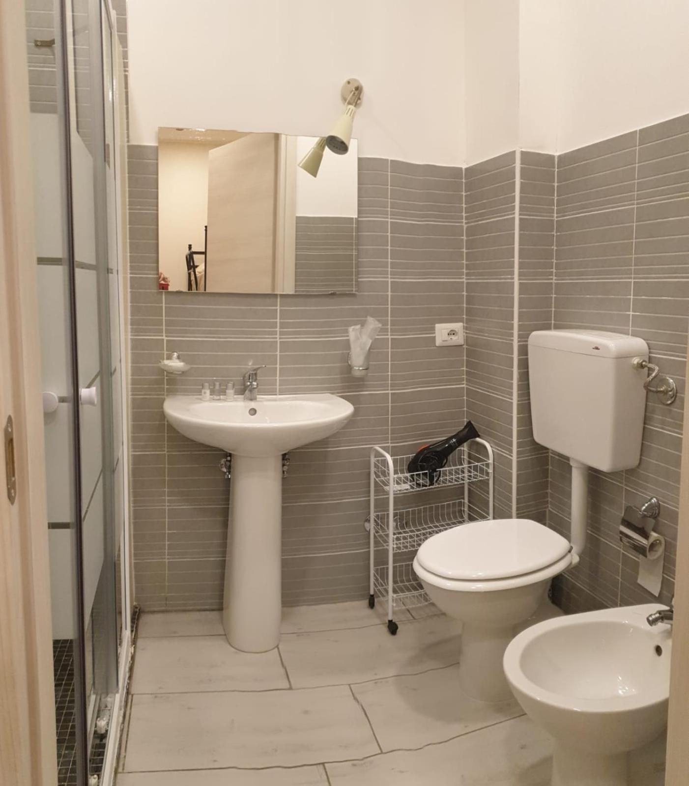 Double Room - Photo 5