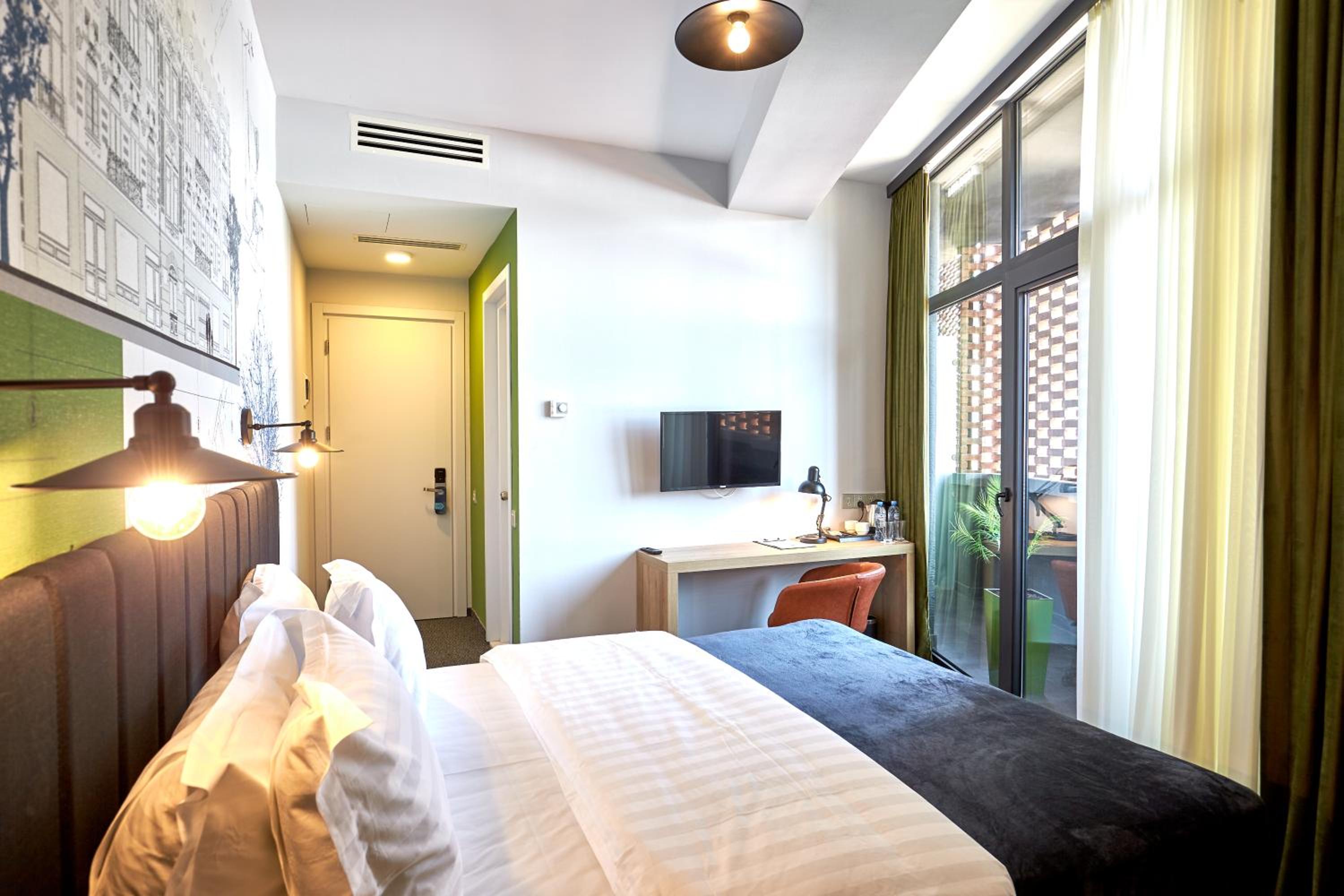 Double Room with Balcony - Photo 2